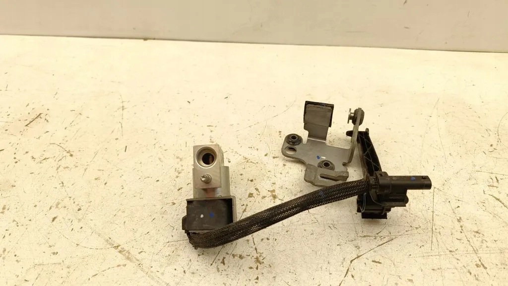 Válvula de Expansão A/C Peugeot OEM T588455A1 - Usada image 3