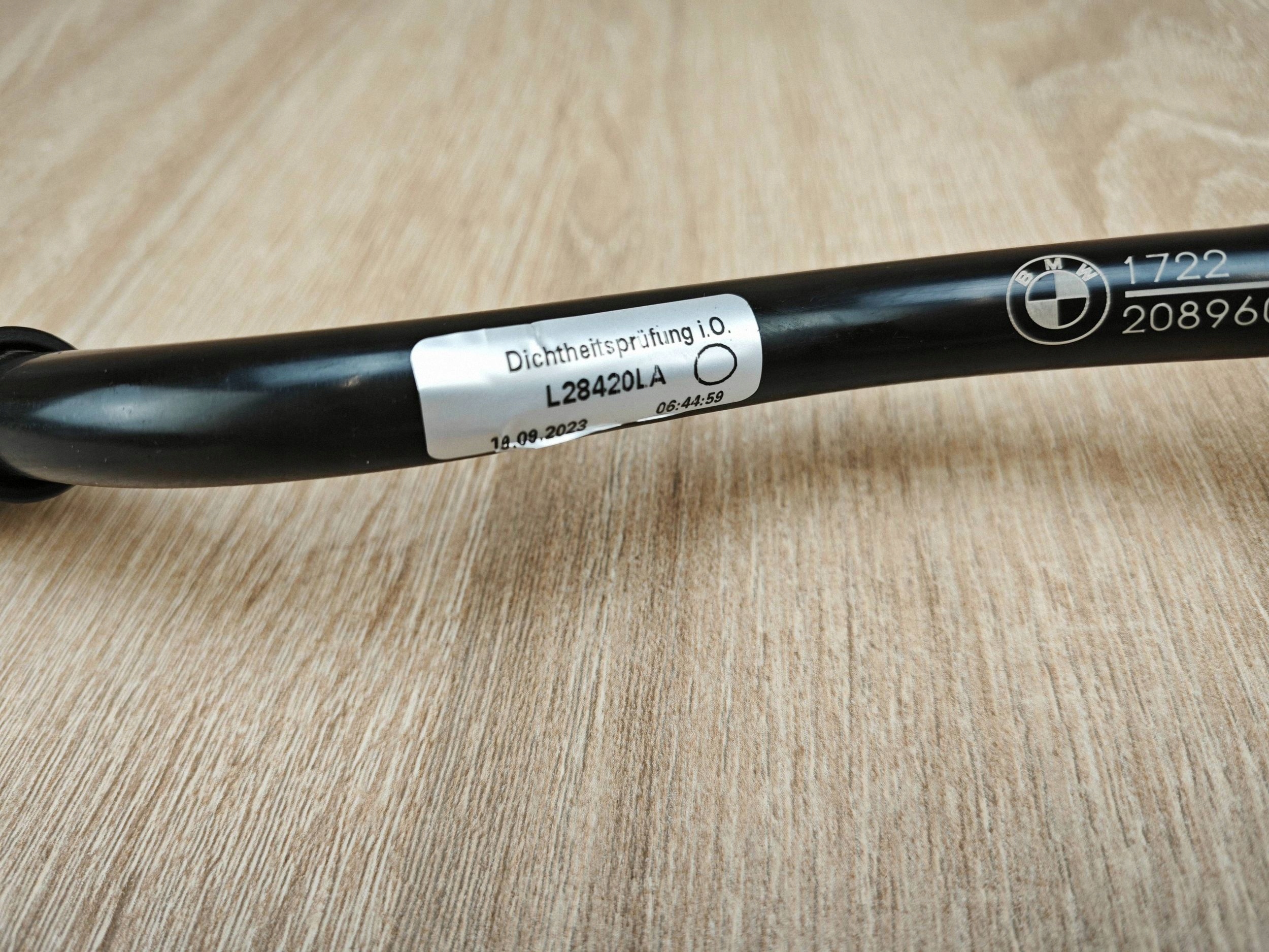 Conduite d'huile BMW OE 8654880 d'occasion image 3