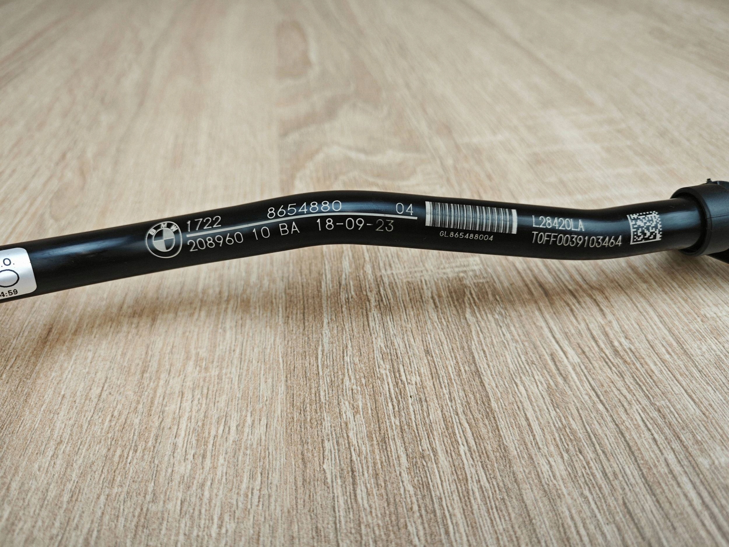 Conduite d'huile BMW OE 8654880 d'occasion image 4