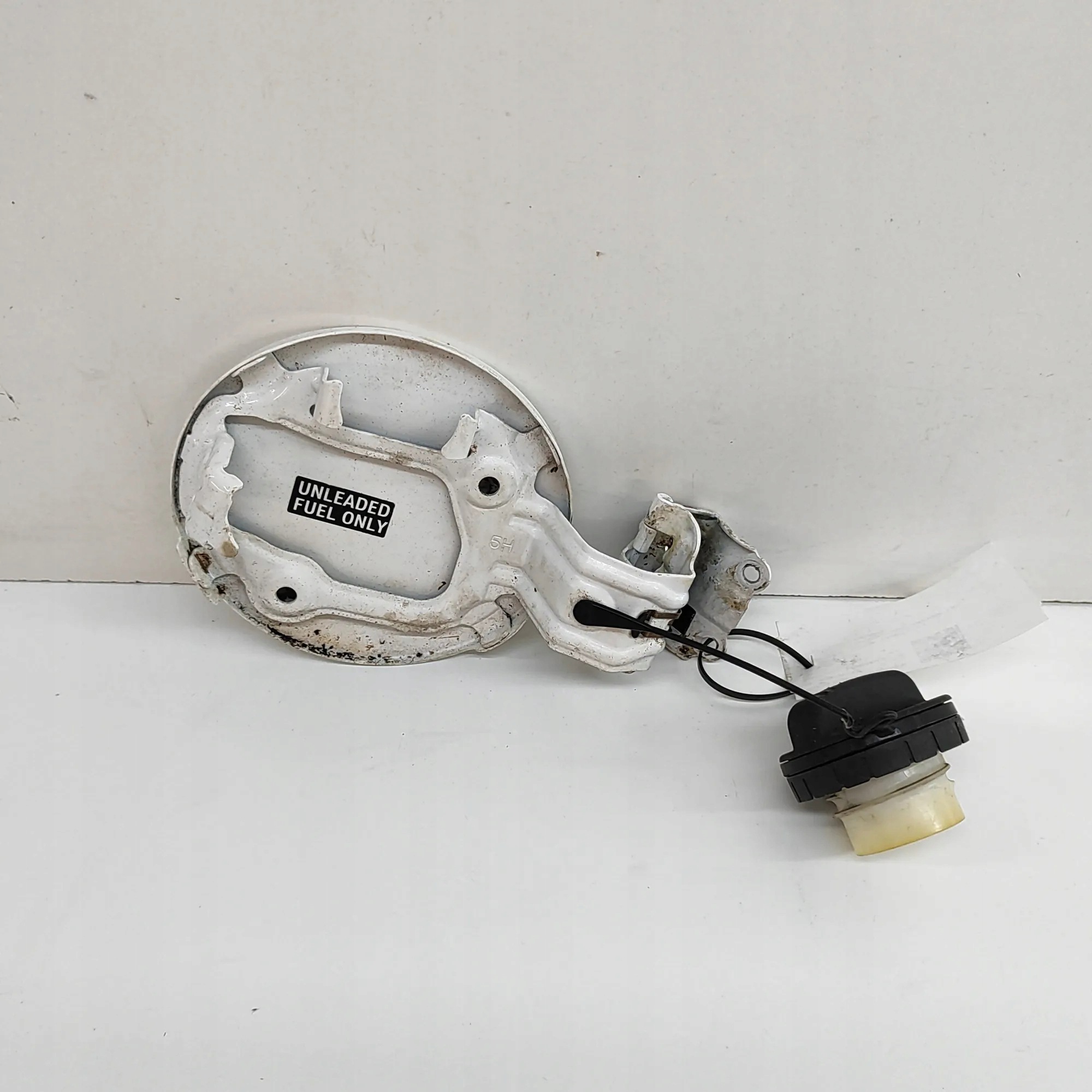 Polttoainesäiliön kansi OEM 7735002100 Toyota Auris