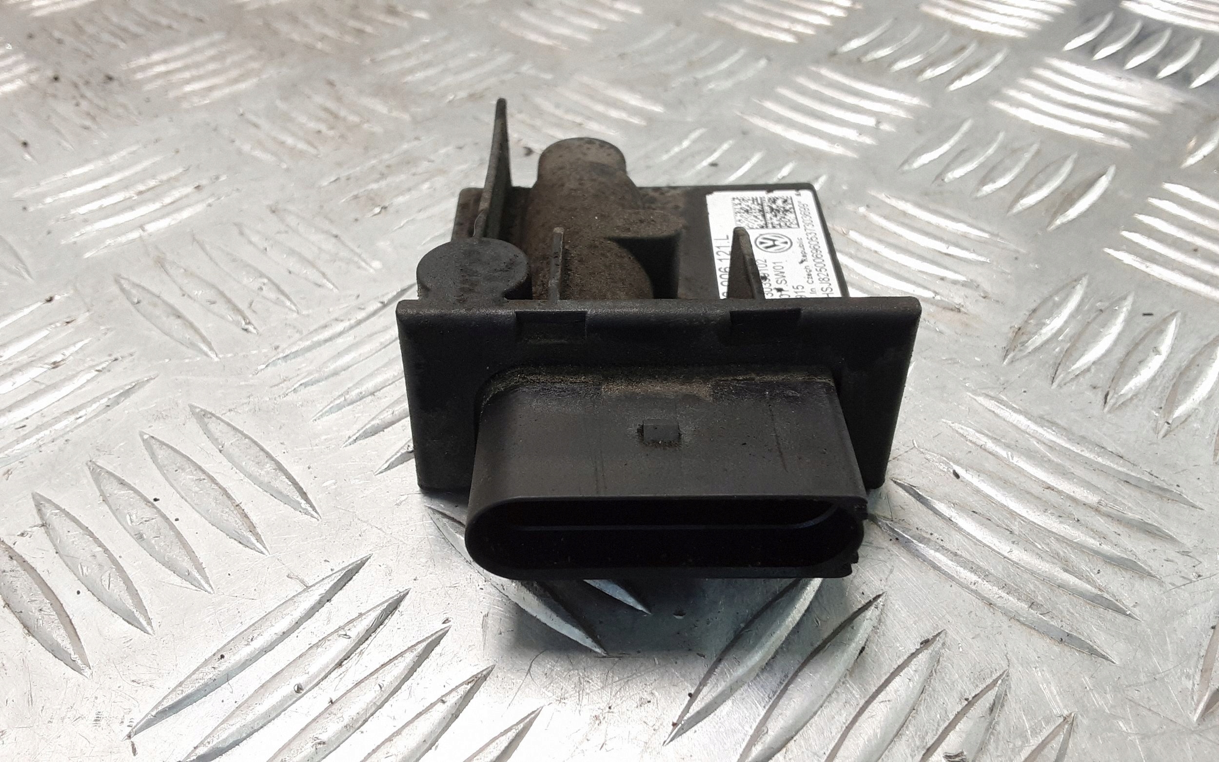 Fuel Pump Controller OEM 5Q0906121L for VW Golf VII image 3