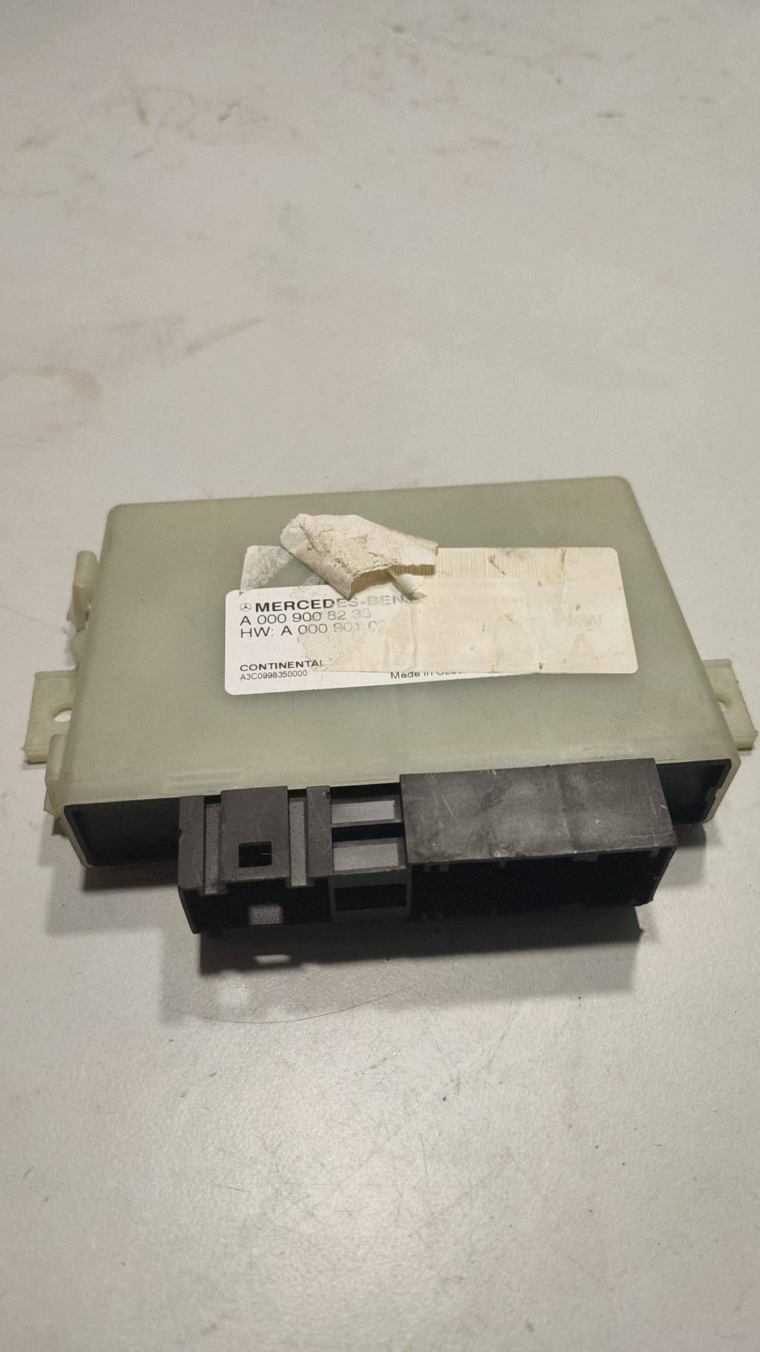 Mercedes-Benz E W213 Engine Control Unit OEM A0009008233 image 2