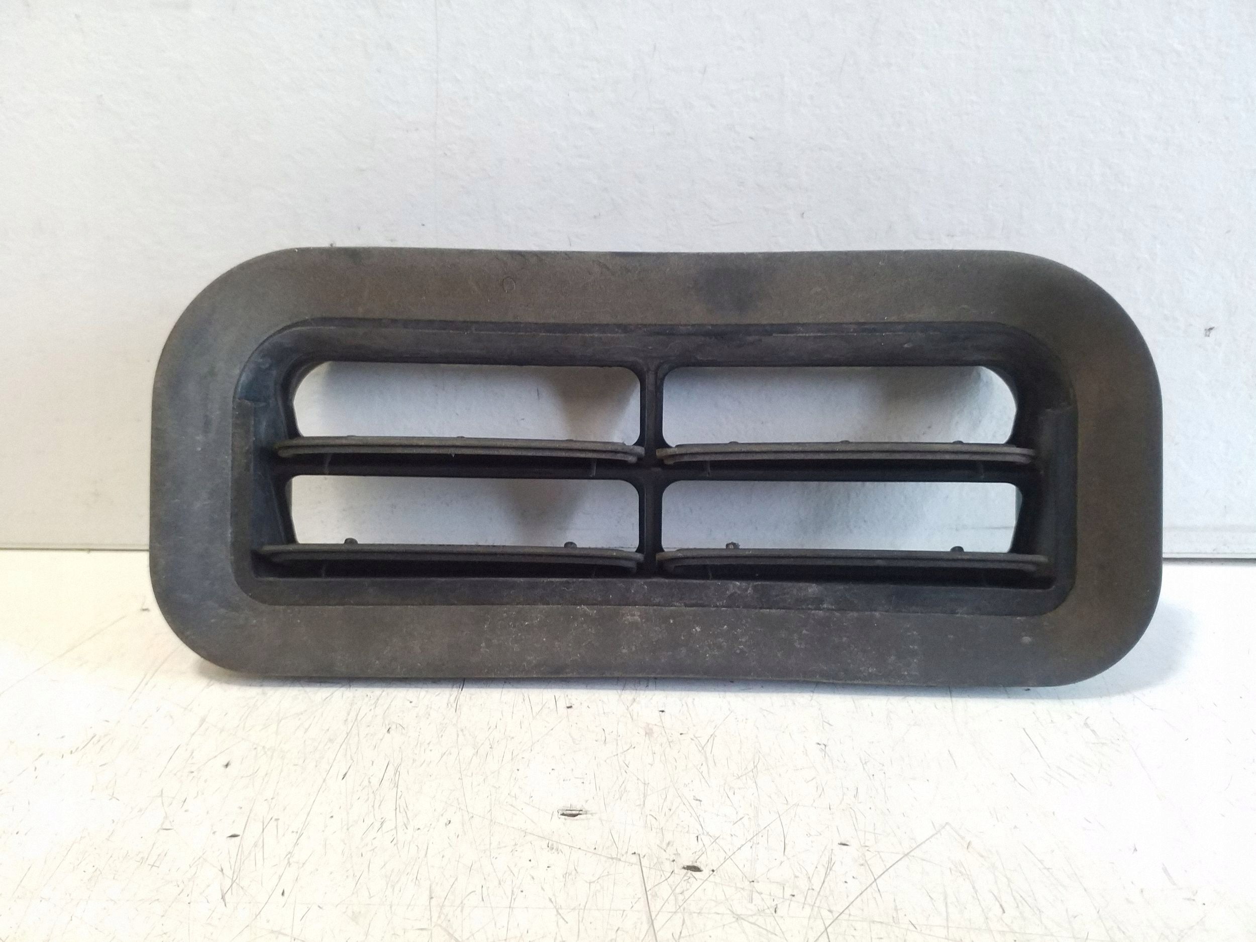 VW Phaeton Mk1 bakre stötfångare ventilationsgallret OEM 3D0819465B
