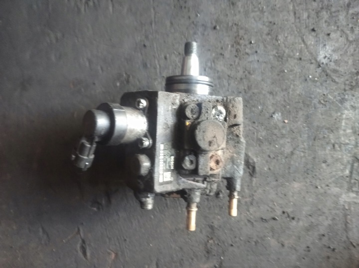 Ruiskutuspumppu Renault Master II 0445010140 2.5 120hv