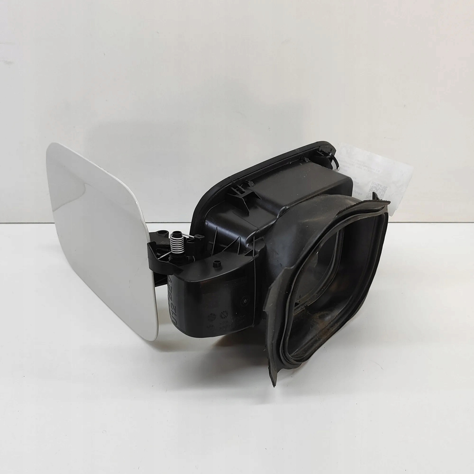 BMW Polttoainesäiliön Luukku OEM 9466557 iX1 U11 BEV 2024