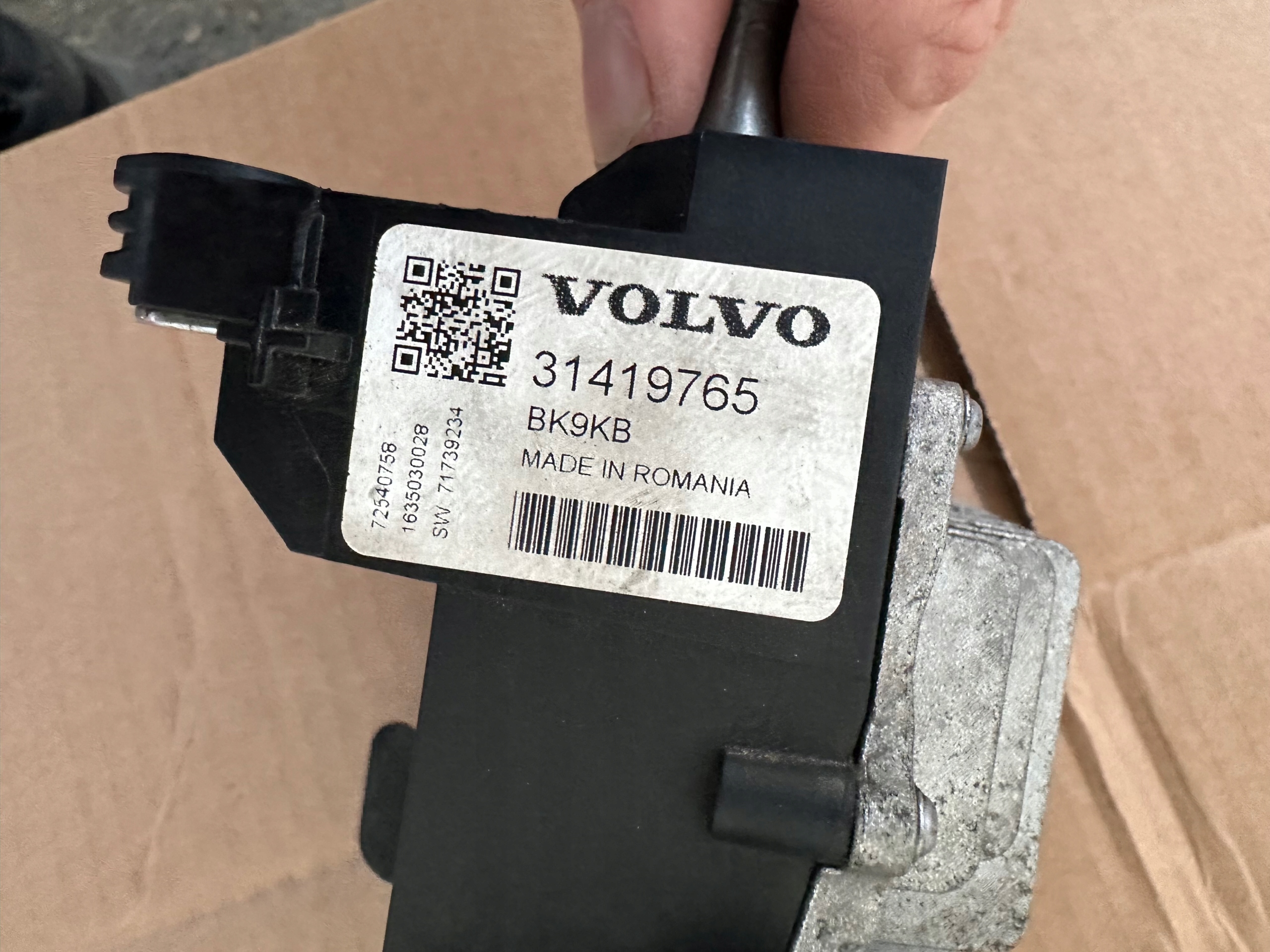 VOLVO V90 S90 XC90 XC60 V60 S60 XC40 Tampa do Fusível da Bateria 31419765 image 3