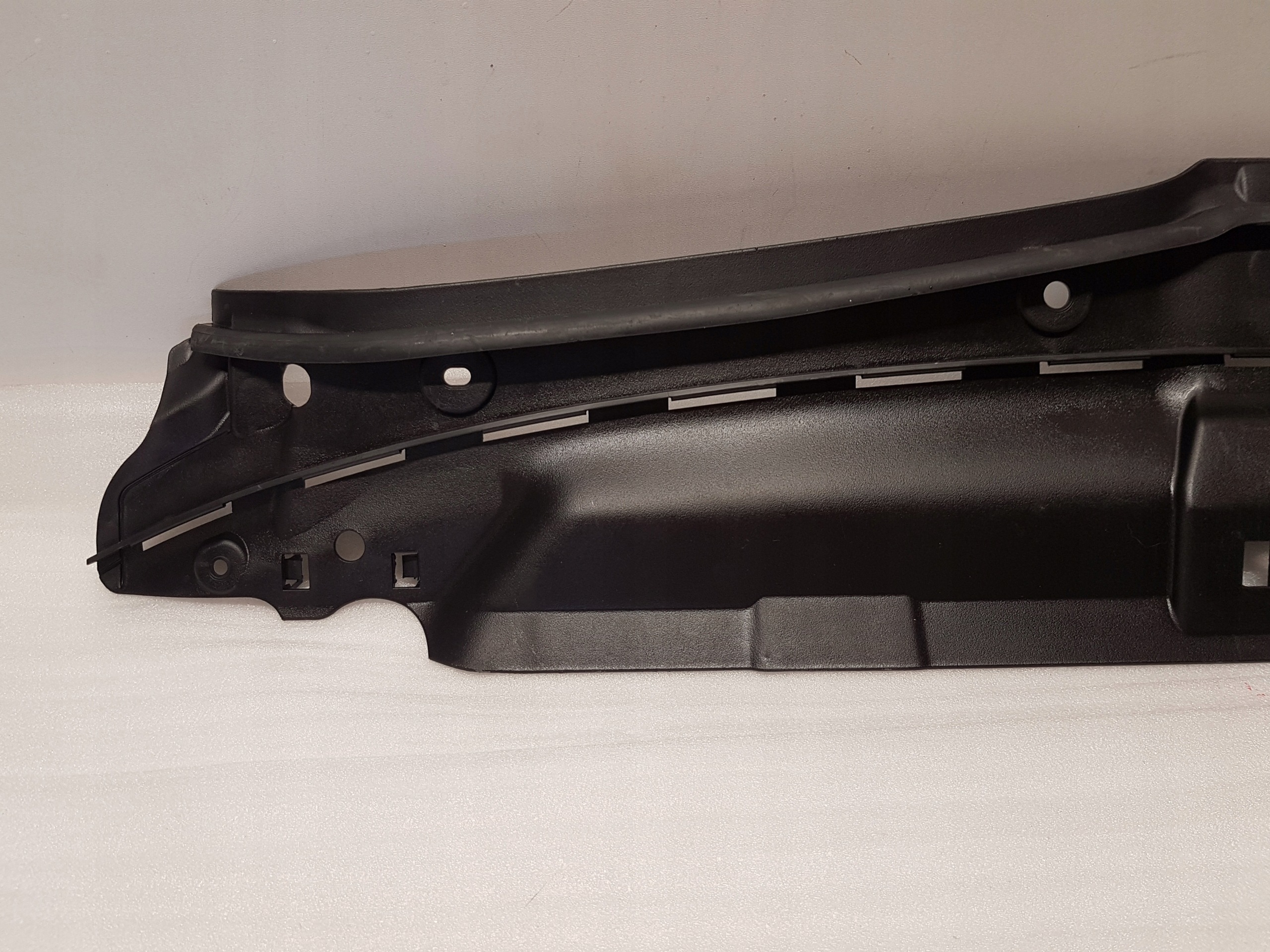 BMW 7461970 Upper Front Belt Cover Grille Trim