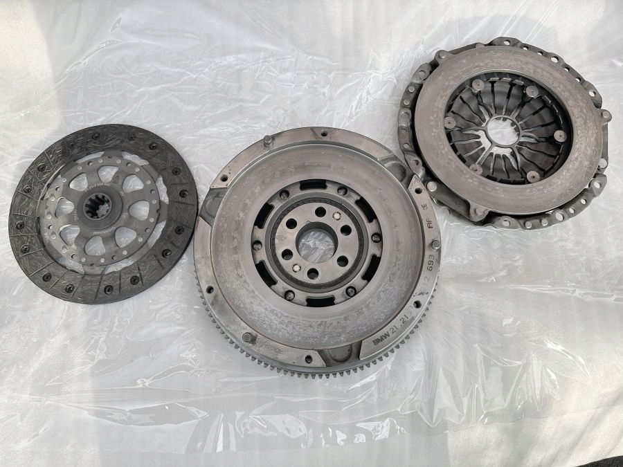 Volant Bi-Masse + Disque + Plaque de Pression + Roulement BMW E46 image 2