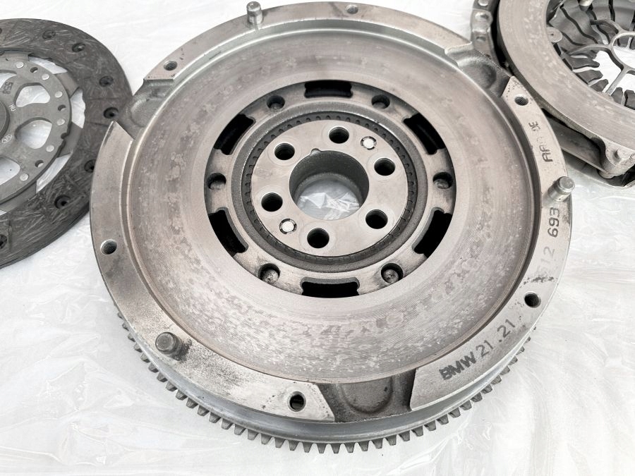 Volant Bi-Masse + Disque + Plaque de Pression + Roulement BMW E46 image 3