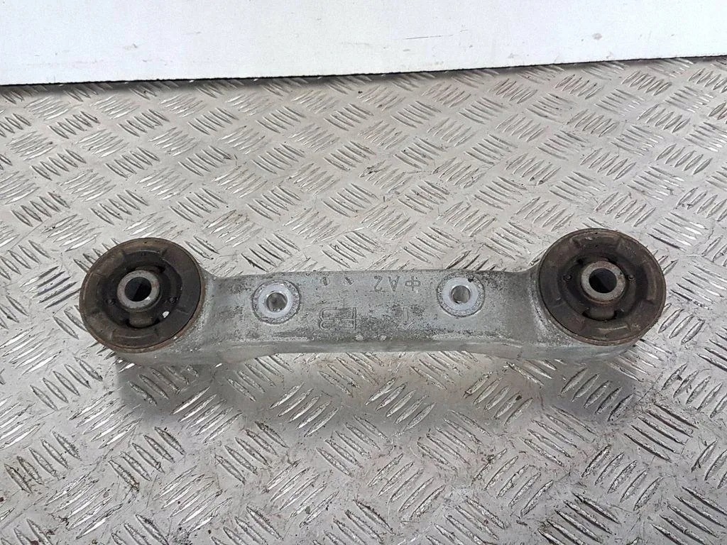 Toyota Taka-akselin Diff Halter OEM 4165142090 - Käytetty