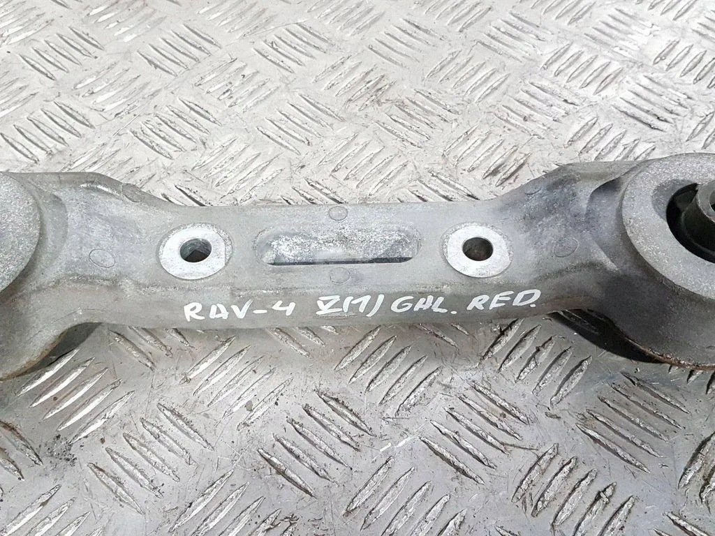 Toyota Rear Diff Mount OEM 4165142090 - Used image 5