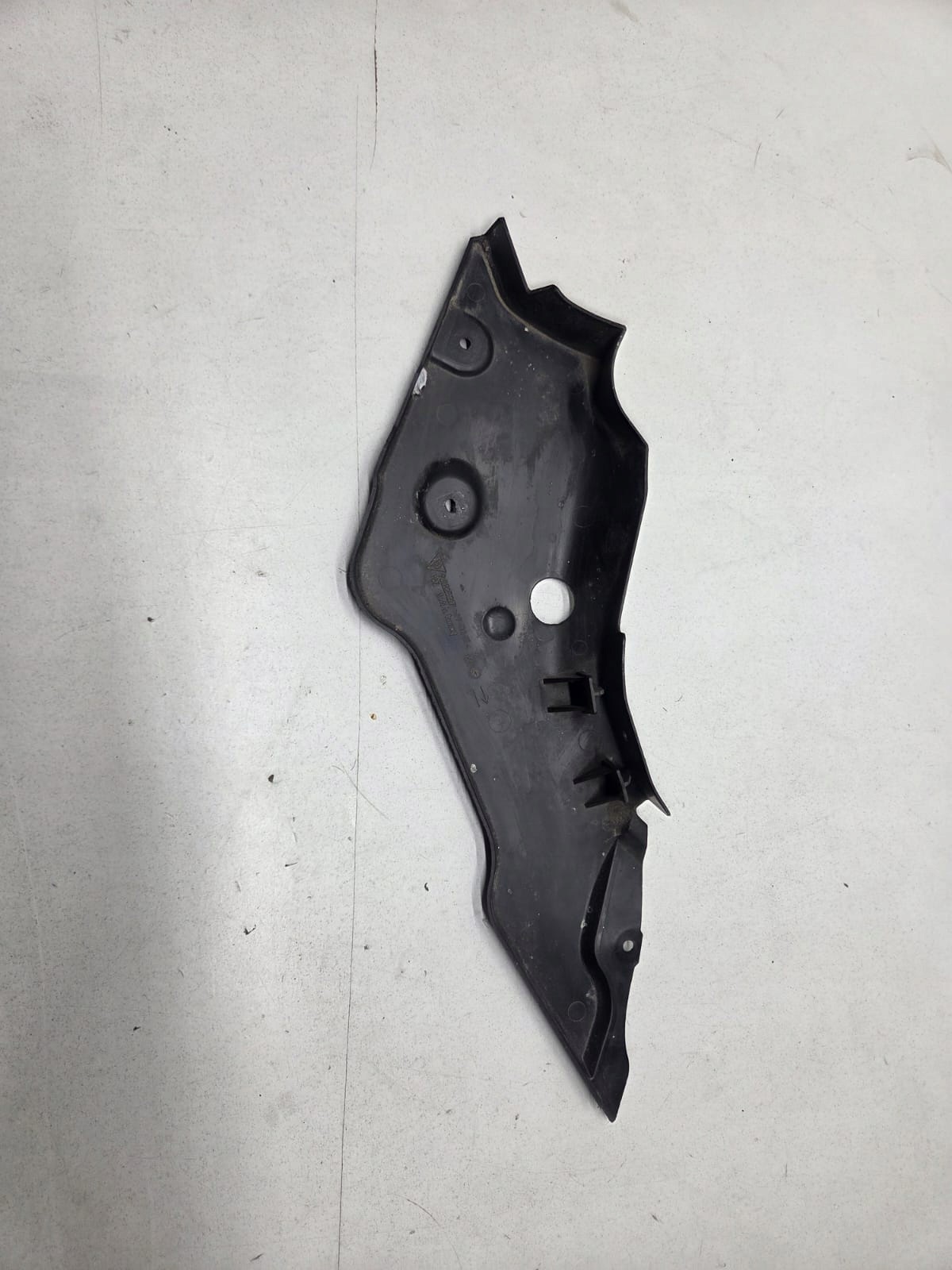 Porsche Taycan underkarosskydd OEM 9J1825217 image 2