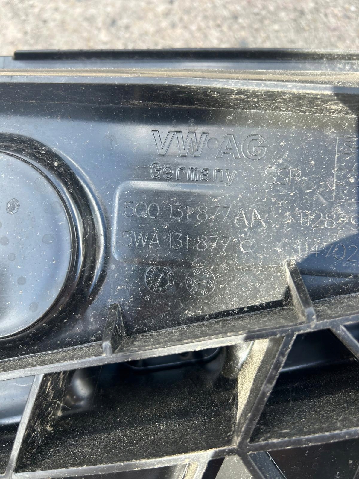 Tanque AdBlue OEM 5Q0131877AA para Grupo VW image 3