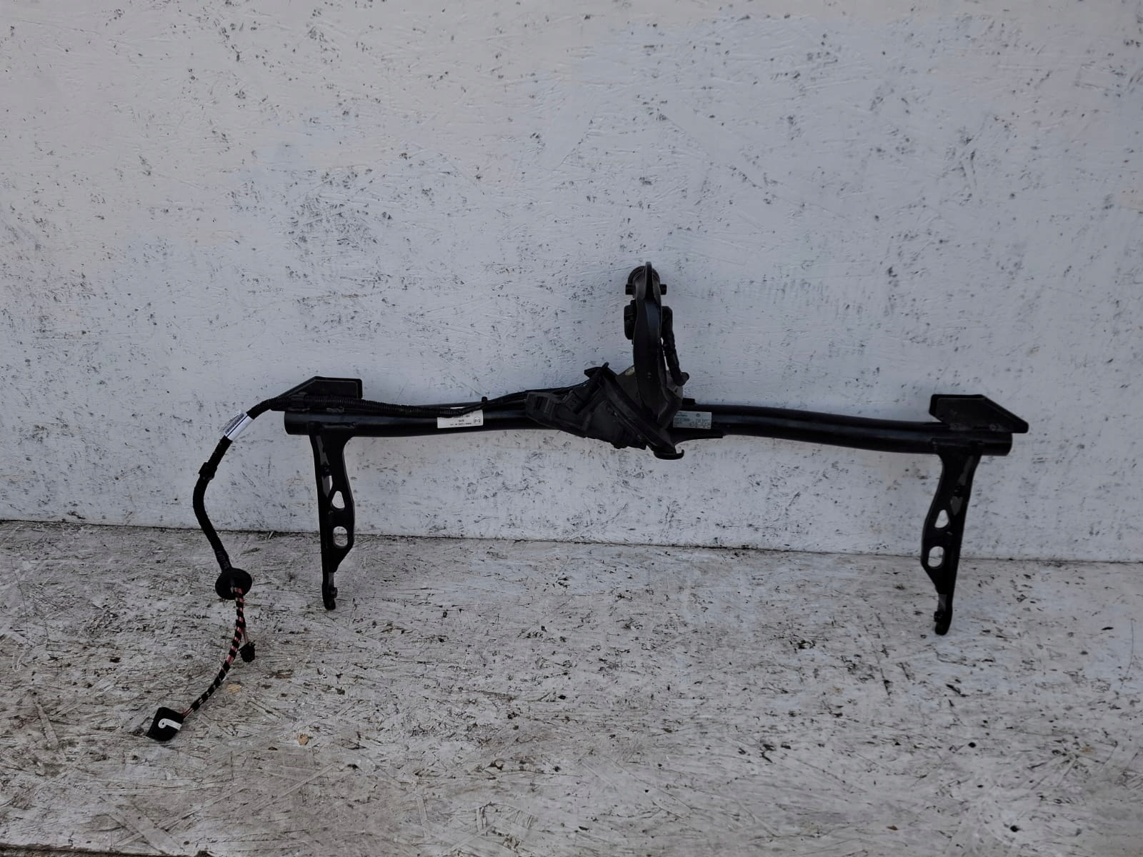 VW Golf 8 Dragkrok OEM 5H0803881F - Begagnad image 3