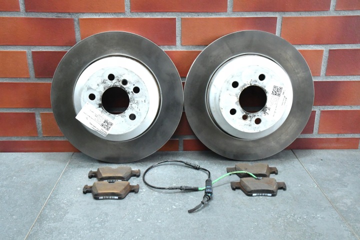 Takalevyt ja jarrupalat BMW 5 G60 G61 X3 B45 330x20 8221km