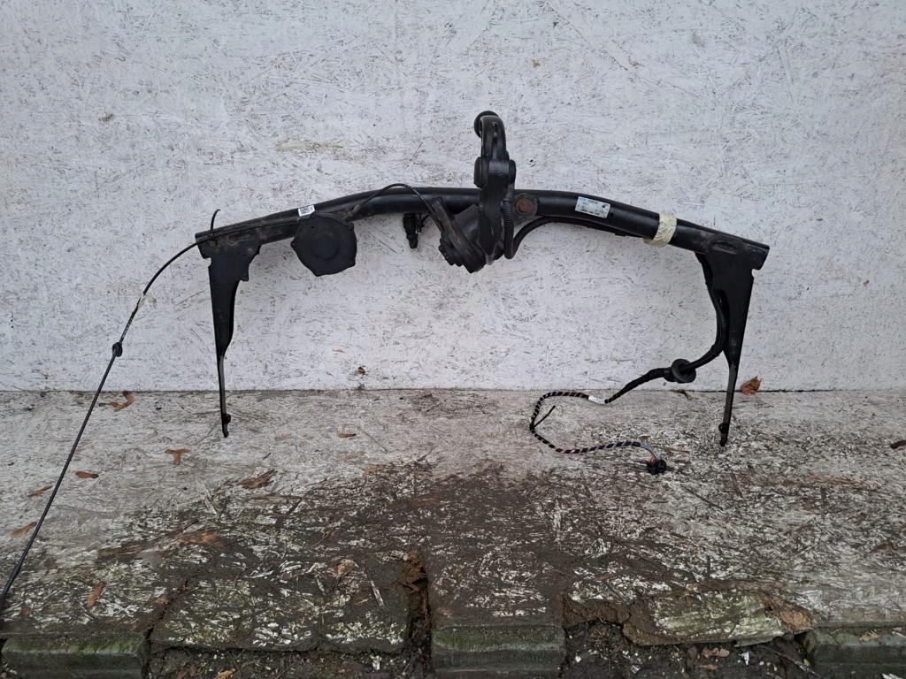 Audi Q3 hinausvetokoukku OEM 8U0803880B - Käytetty
