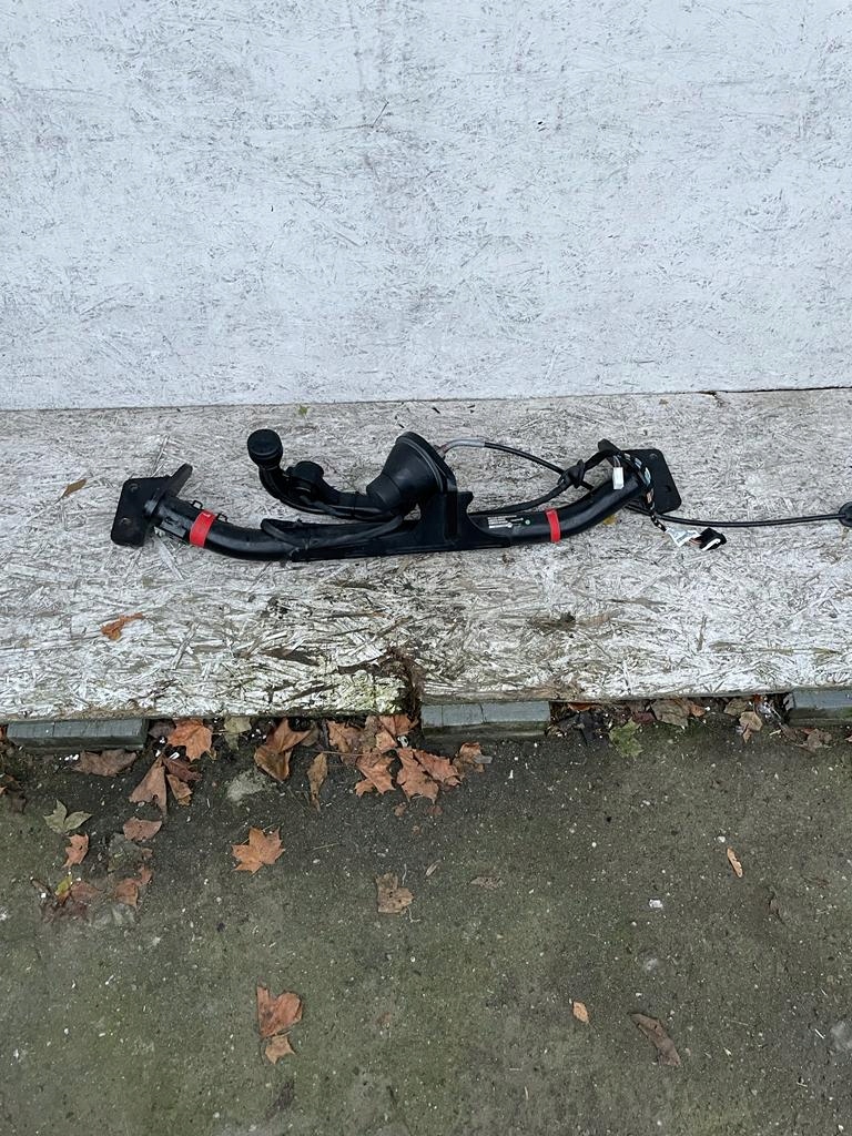 Mercedes GLA Hinauskoukku OEM A1563100800 - Käytetty