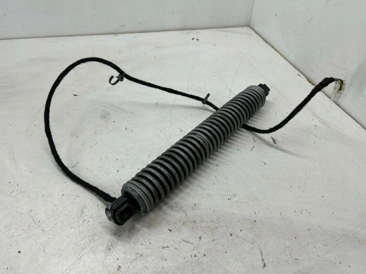 Oikea takaluukun avaaja BMW 5 (F10) 712013801 2.0L bensa 180kW