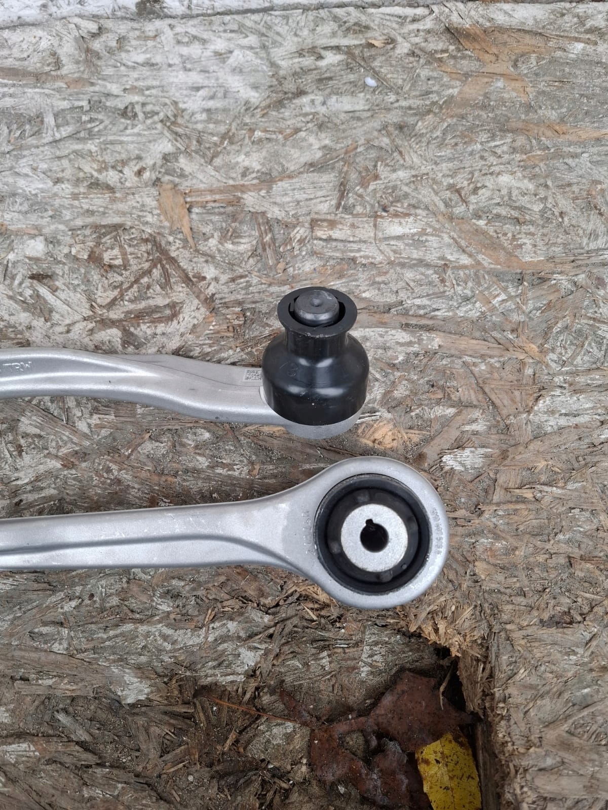 OEM 4M0407505F yläohjausvarret - 2 kappaletta image 6