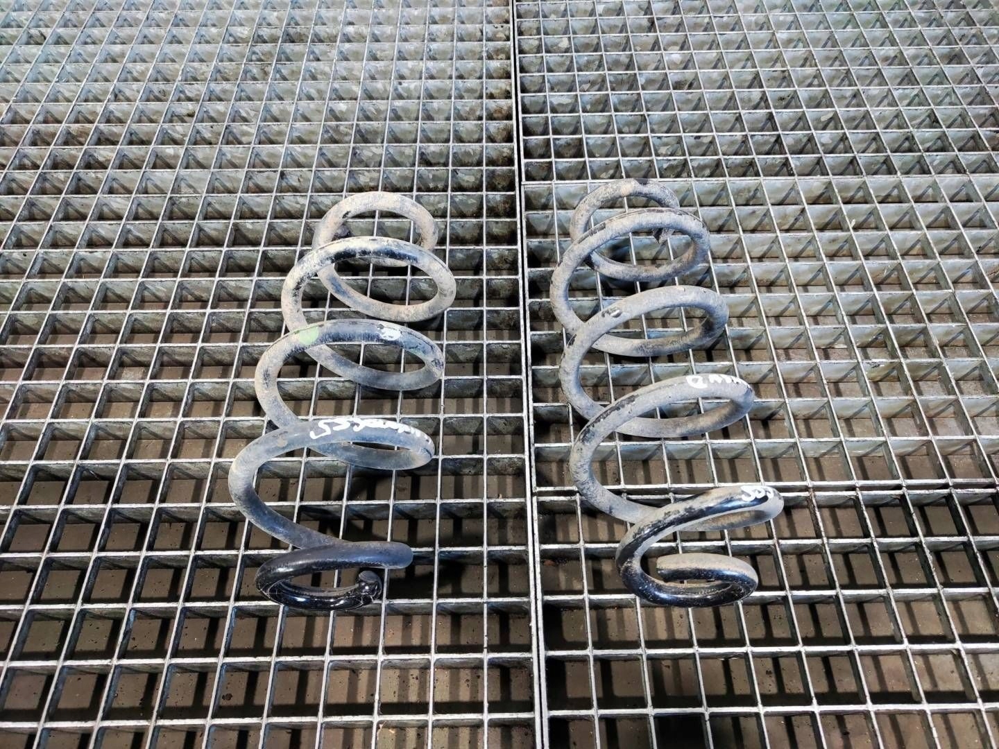 Mola Traseira Nissan Qashqai J11 Lift AOP44224