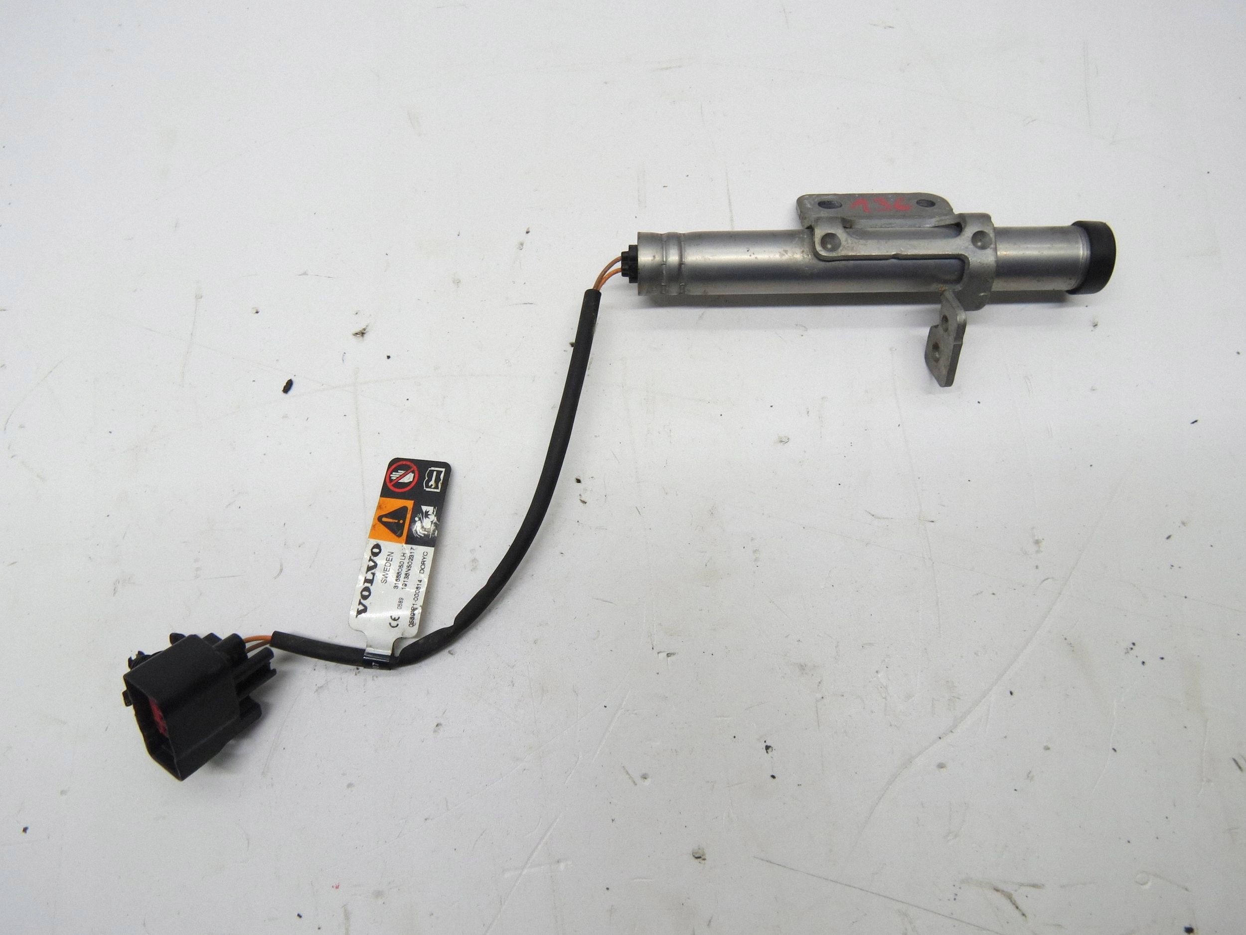 Carga Pirotécnica Capô Esquerdo OEM 31688050 Volvo image 2