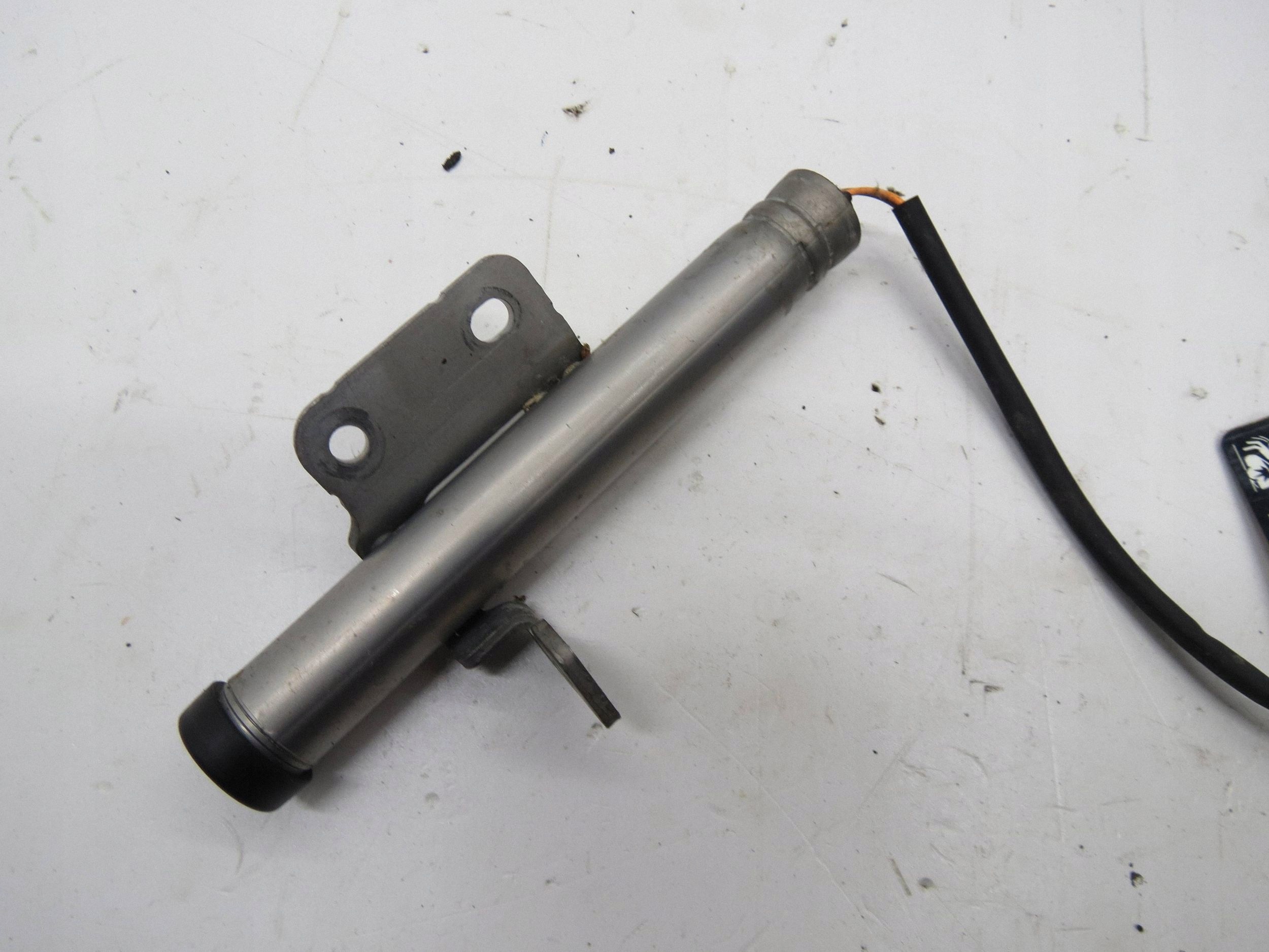 Carga Pirotécnica Capô Esquerdo OEM 31688050 Volvo image 9