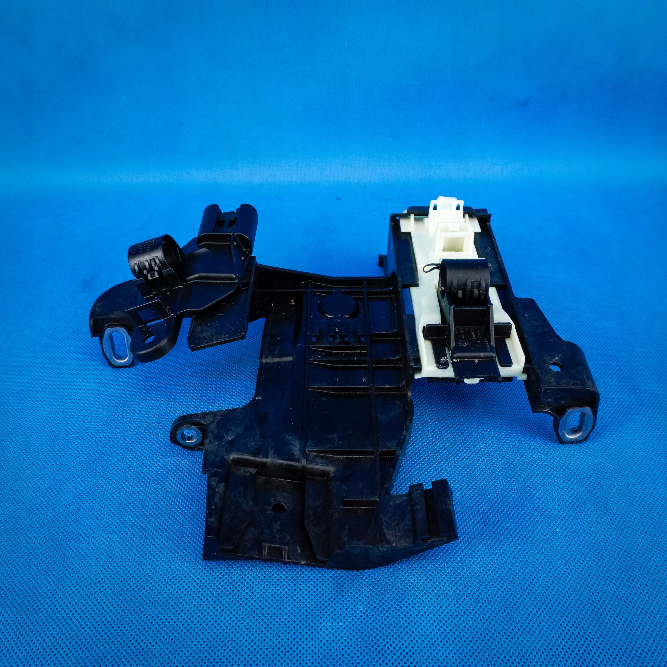 Engine Control Unit Bracket BMW X5 G05 X6 G06 image 2