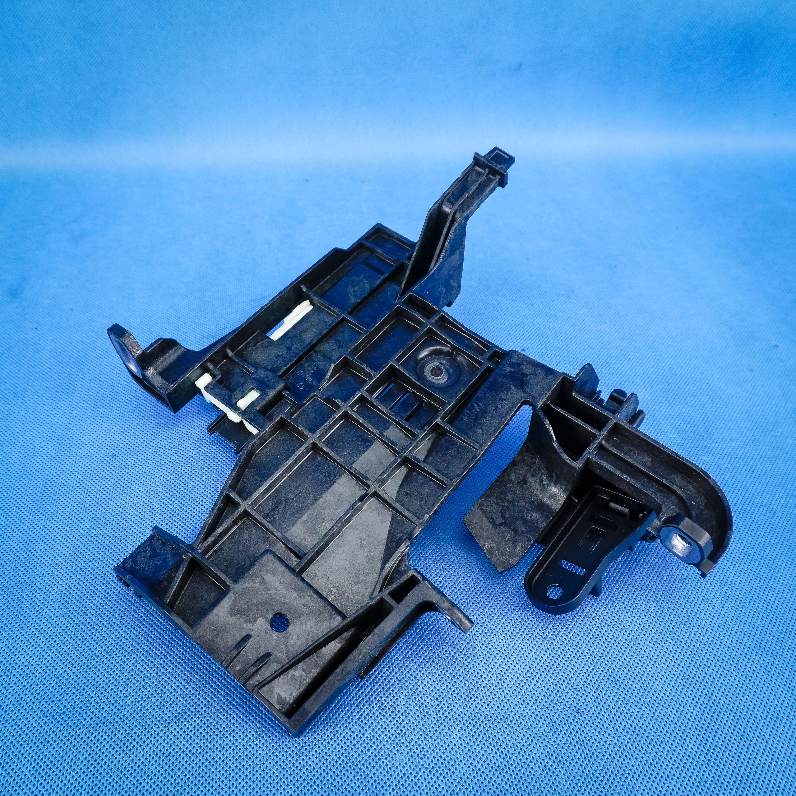 Engine Control Unit Bracket BMW X5 G05 X6 G06 image 3