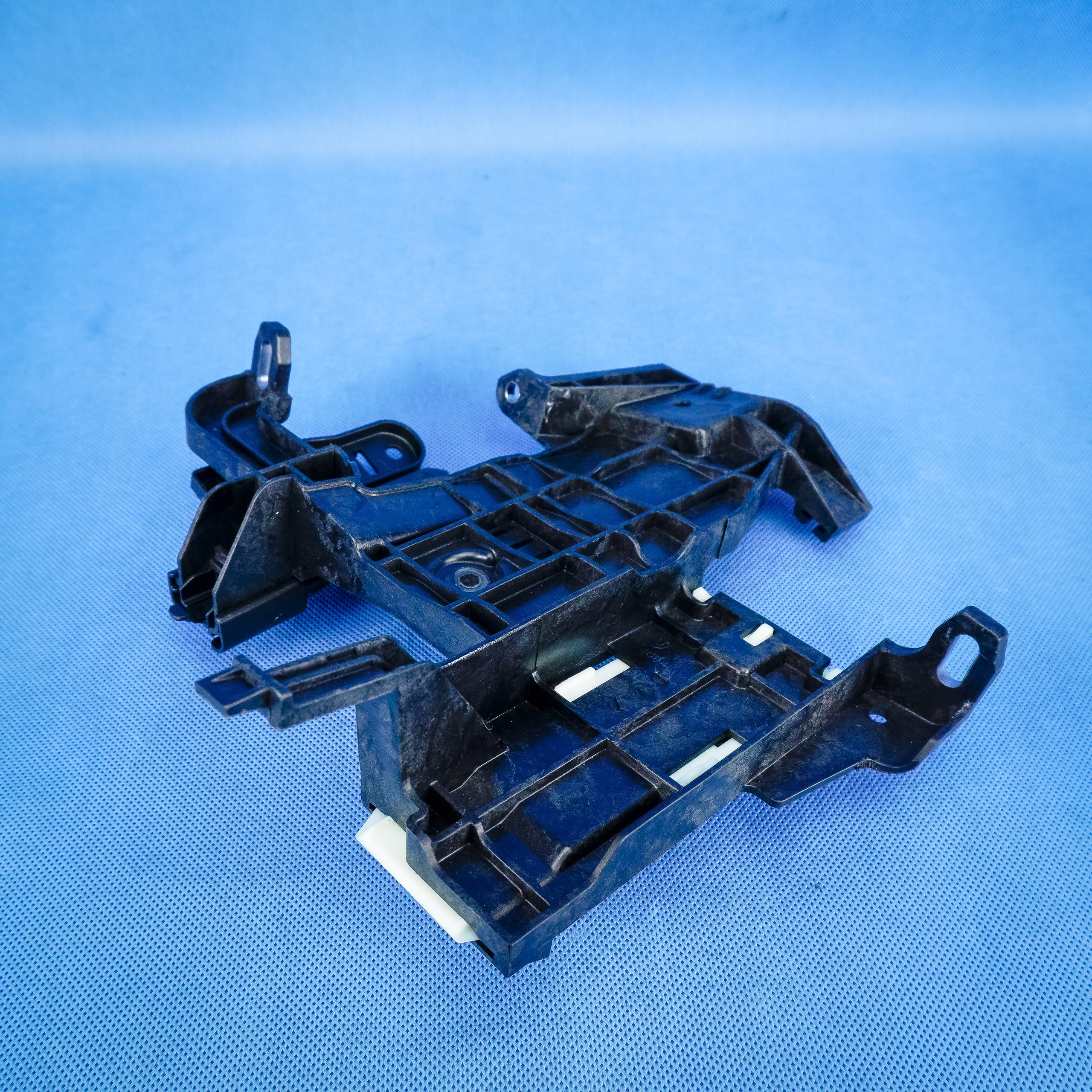 Engine Control Unit Bracket BMW X5 G05 X6 G06 image 4