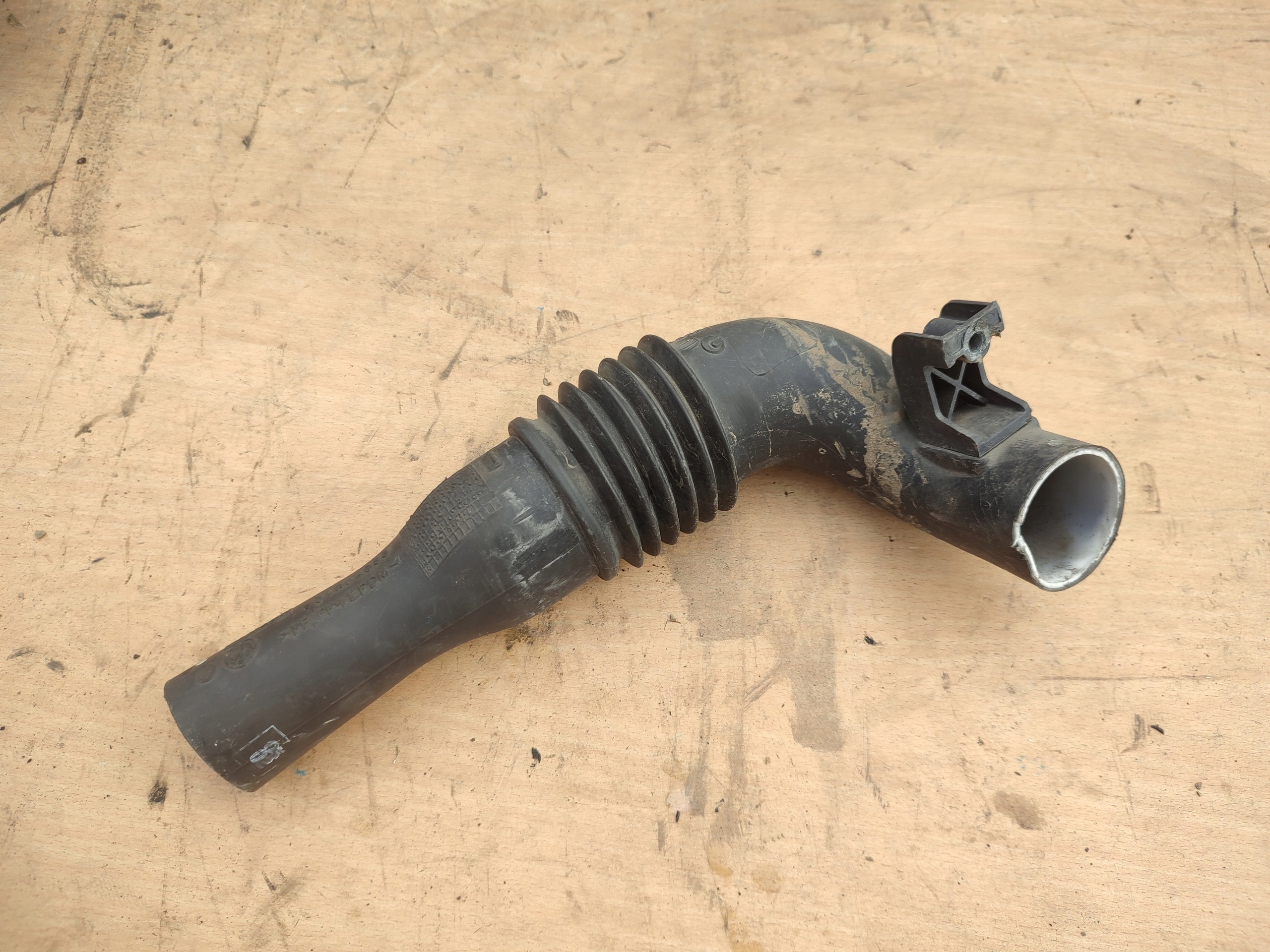 FIAT 500 07-15 Luftintagsslang 1.2 OEM 51806858 image 4