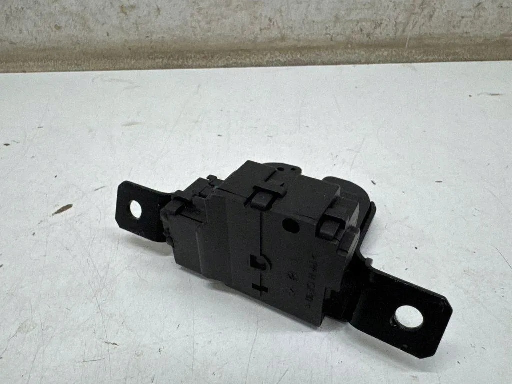 BMW 116D F20 Tailgate Lock 7248075