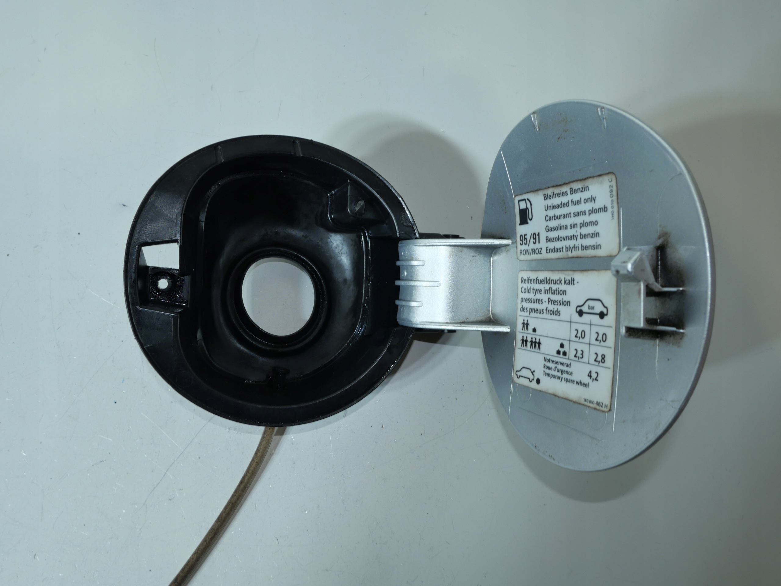 VW tanklock OEM 1K6809857 för Golf V Variant image 3