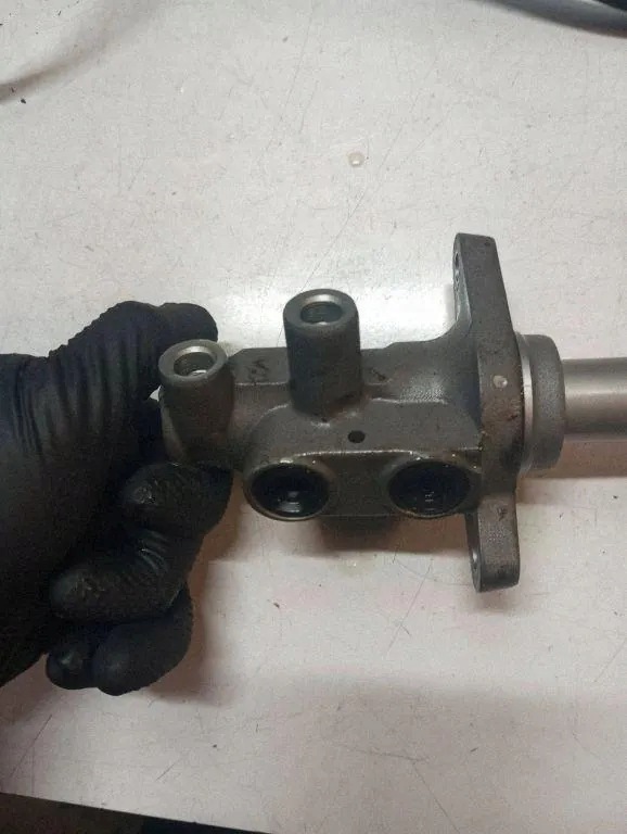 Cilindro de travão Volvo OE usado OEM 03330422121 image 3