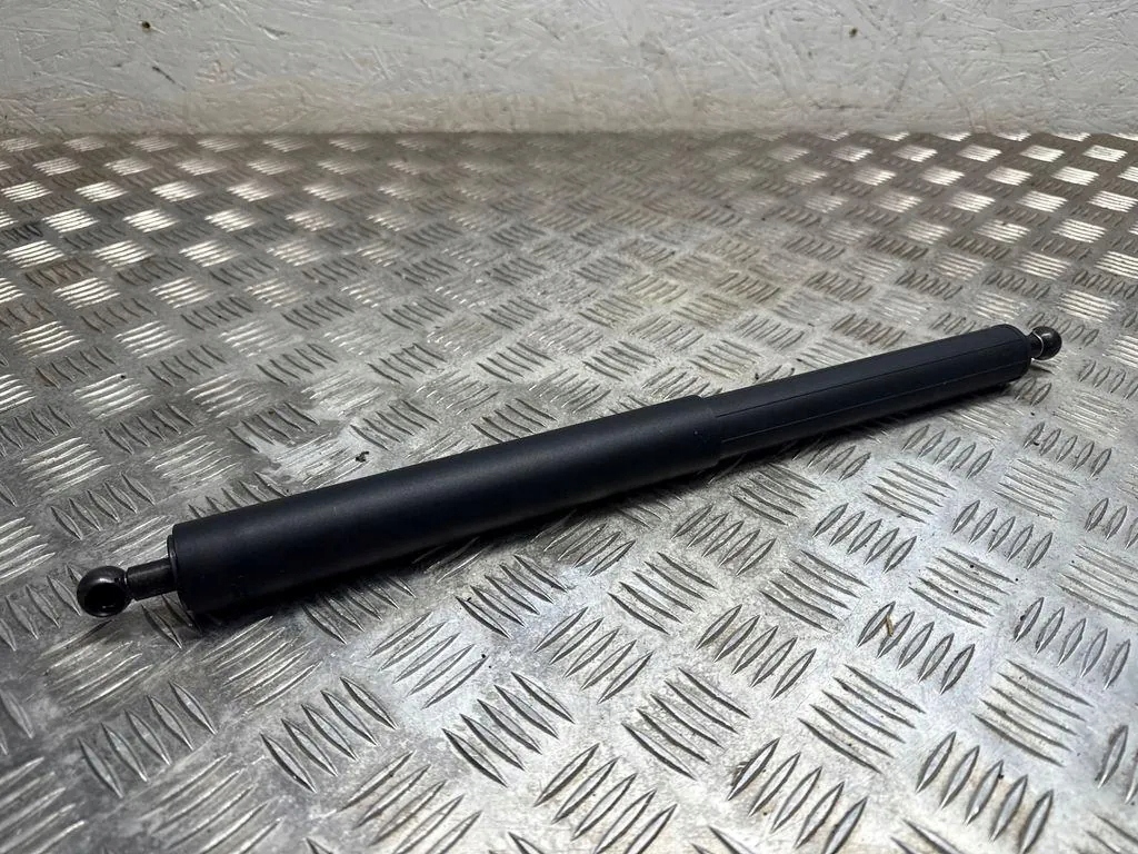 BMW i8 (I12) CT746548203 oikea takaluukun avaaja 1.5L 2017
