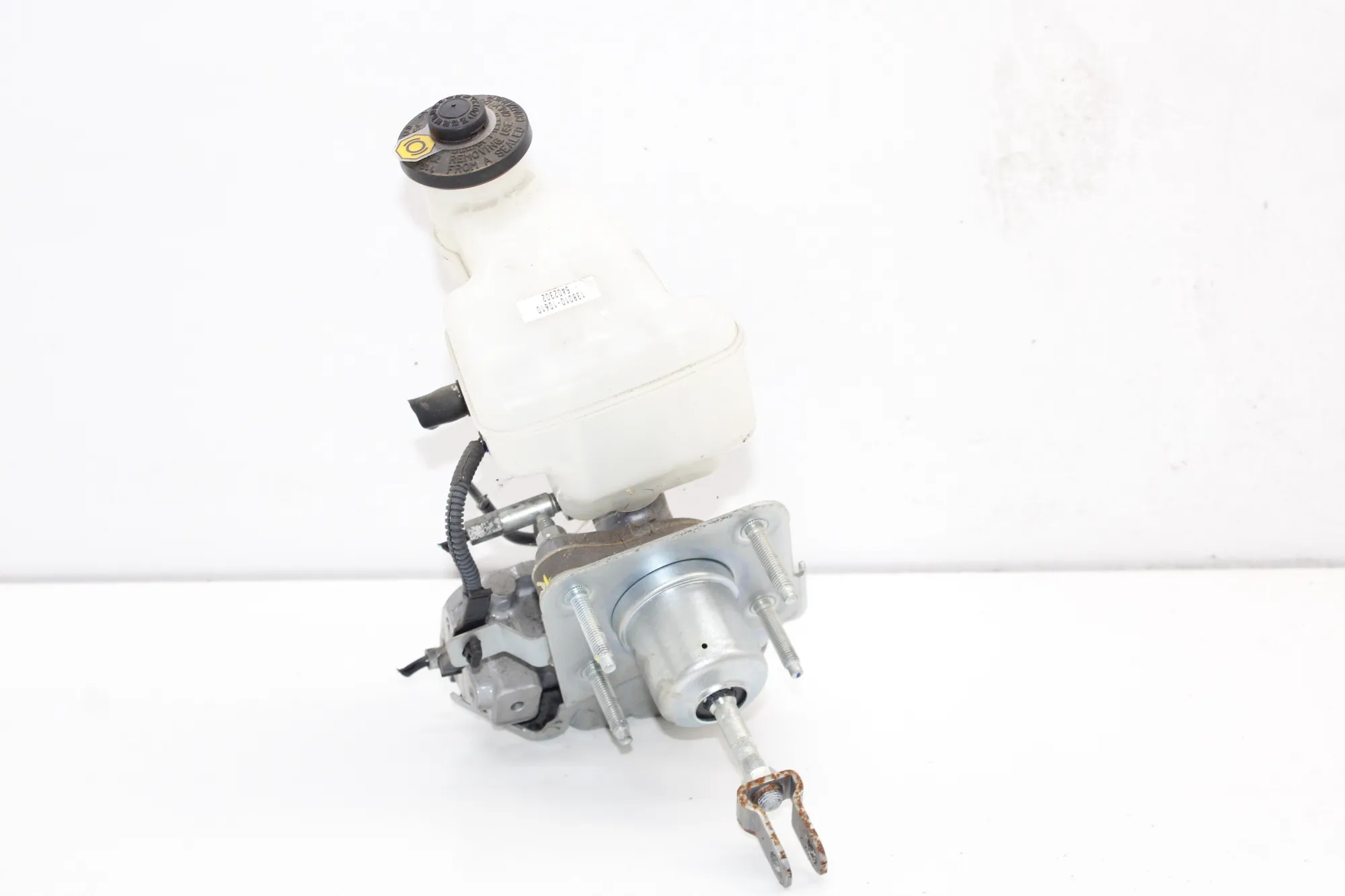 Jarru sylinteri OEM 4720730070 Lexus IS III:lle