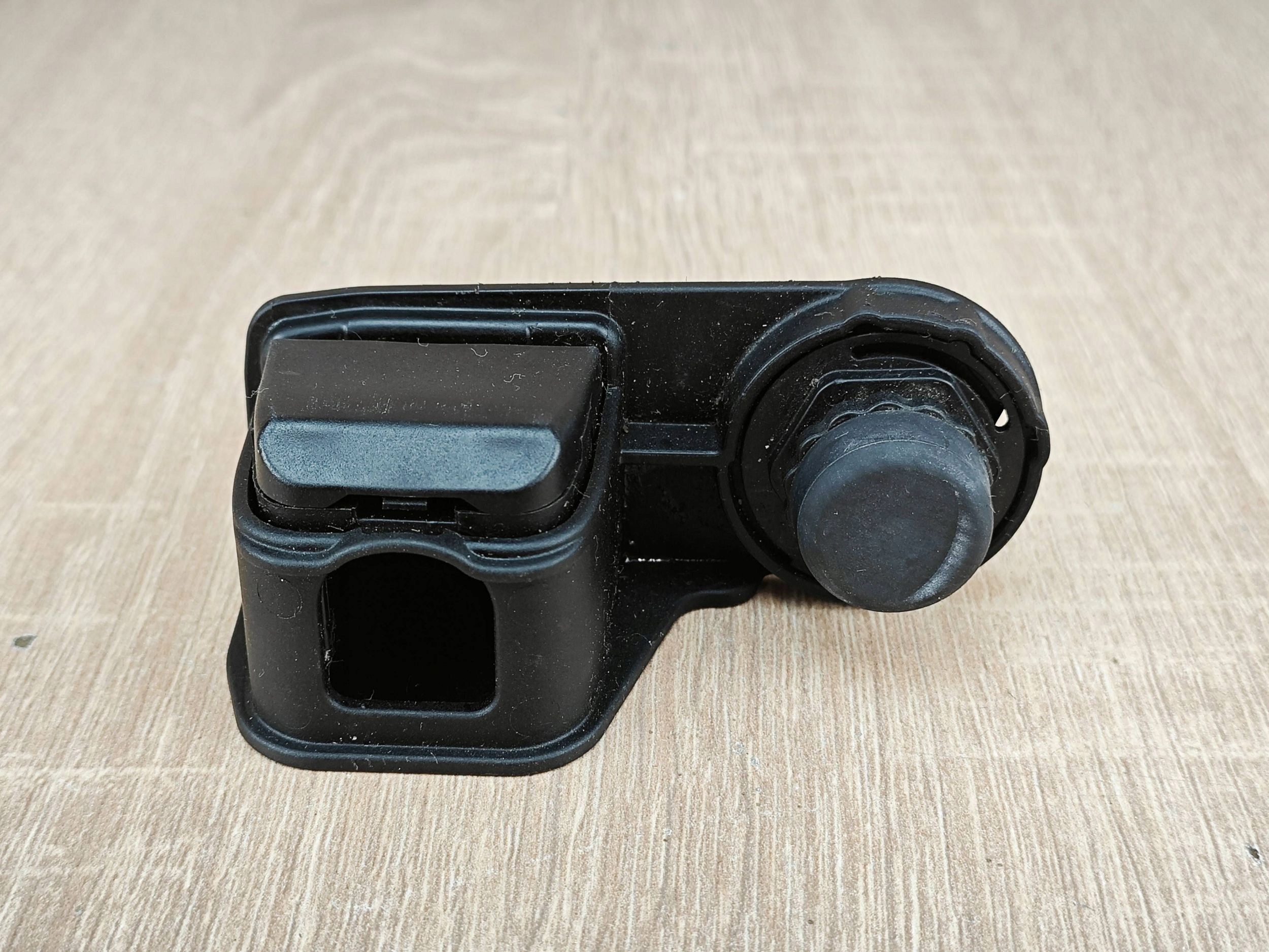 Bakluckstopp vänster bak BMW G26 OEM 7441961 image 2