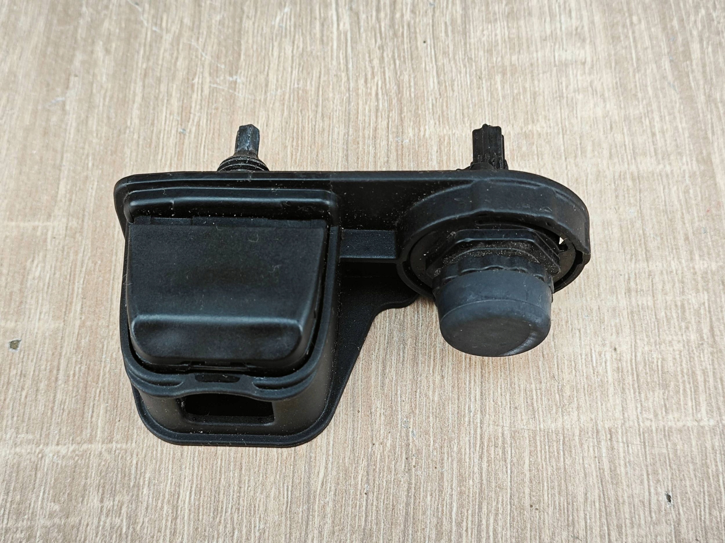 Butée de hayon arrière gauche BMW G26 OEM 7441961