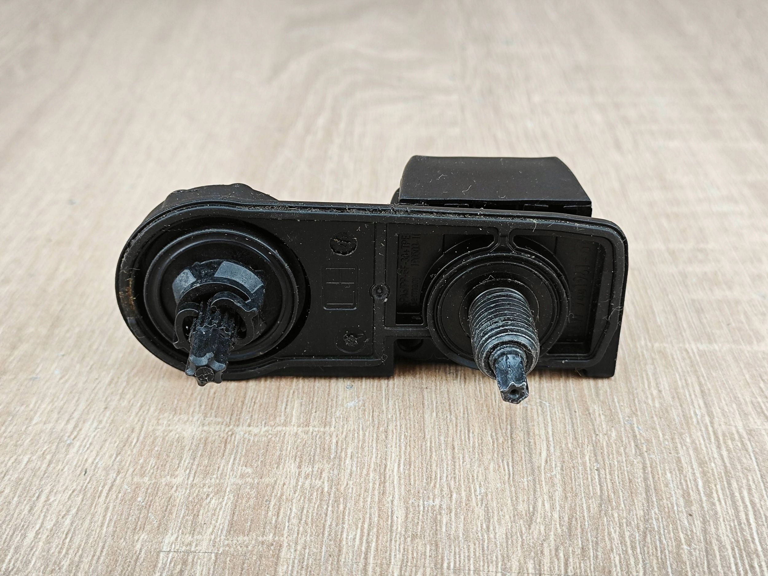 Bakluckstopp vänster bak BMW G26 OEM 7441961 image 3