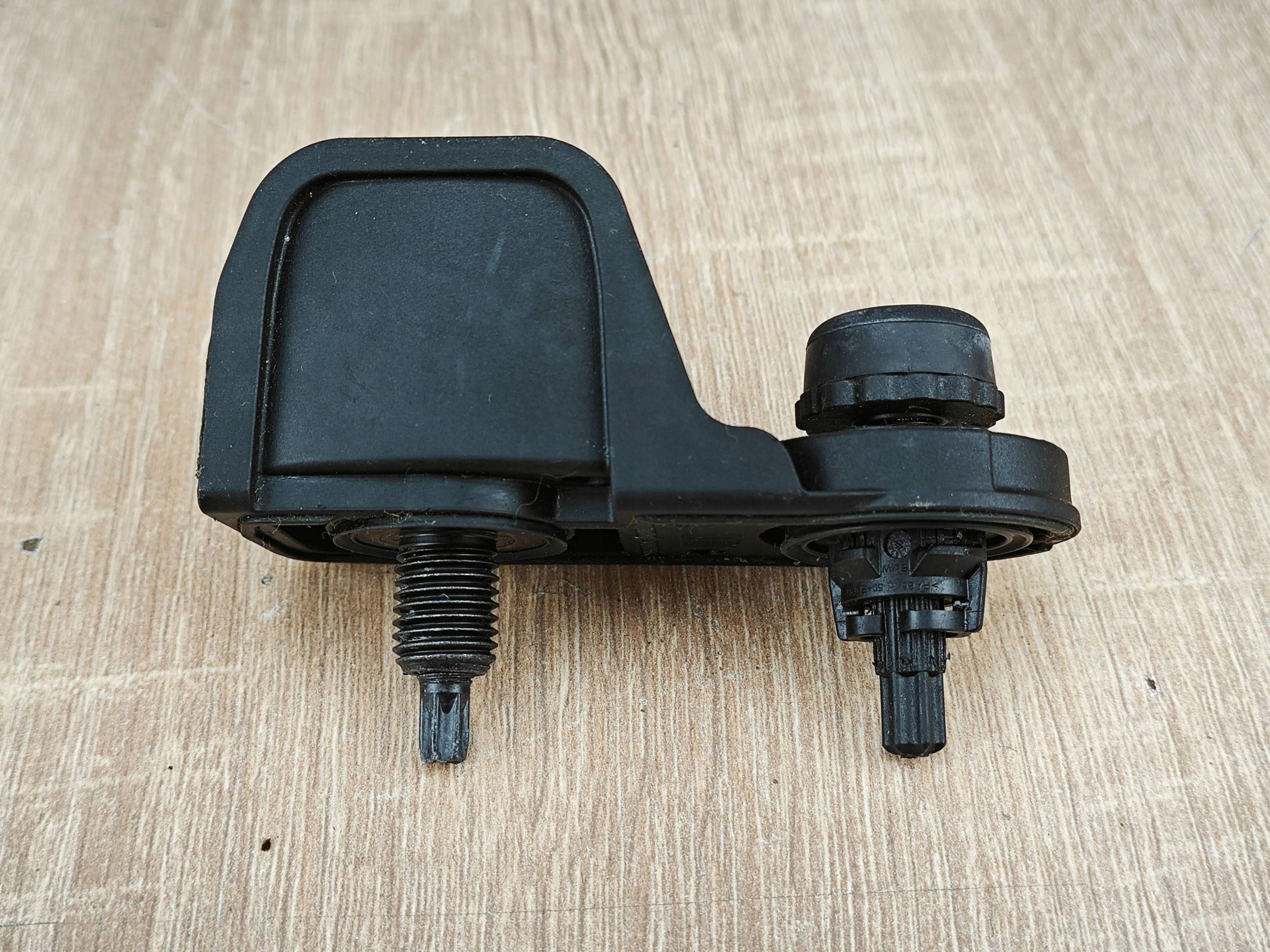 Bakluckstopp vänster bak BMW G26 OEM 7441961 image 4