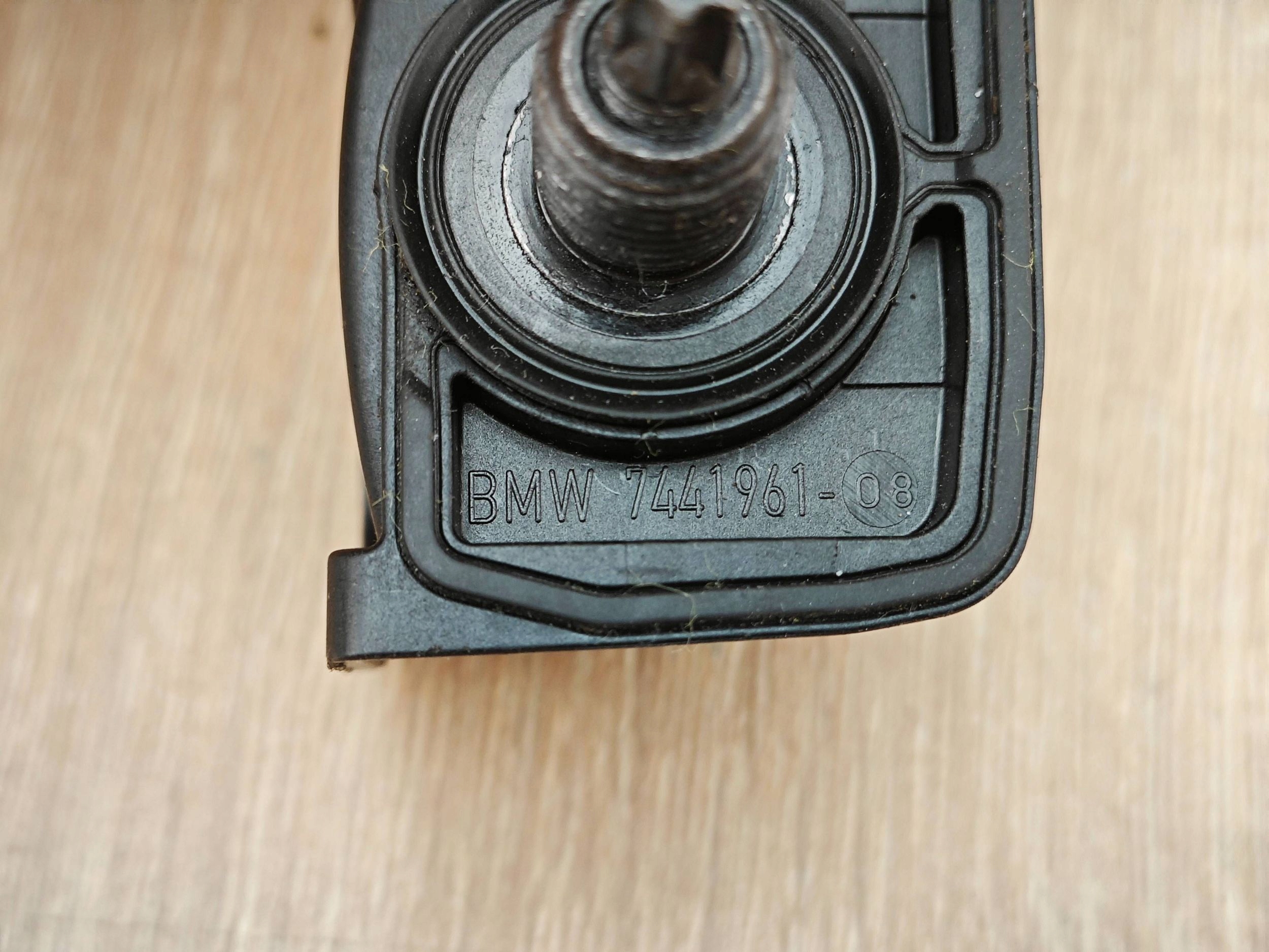 Bakluckstopp vänster bak BMW G26 OEM 7441961 image 6