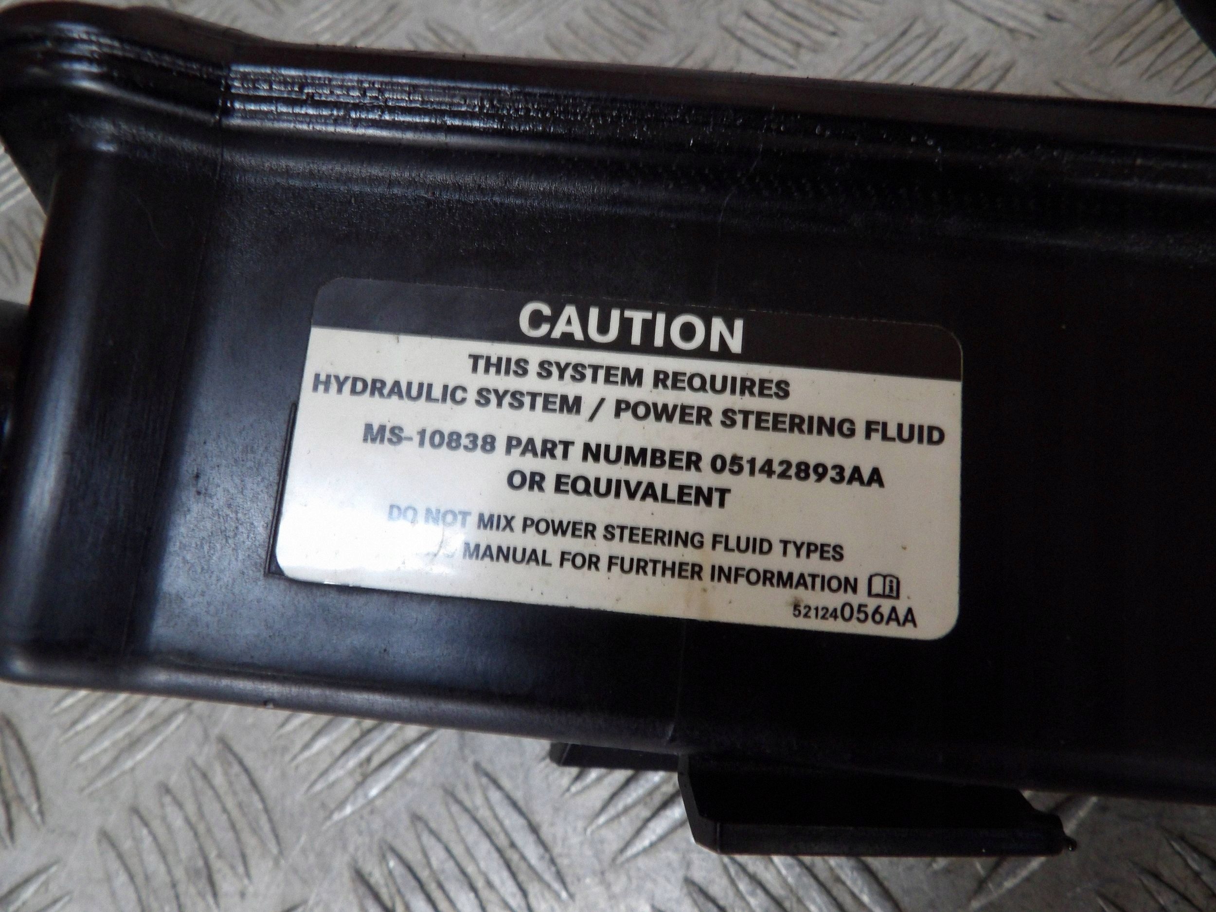 Réservoir direction assistée Jeep Commander OEM 52089905AC image 6