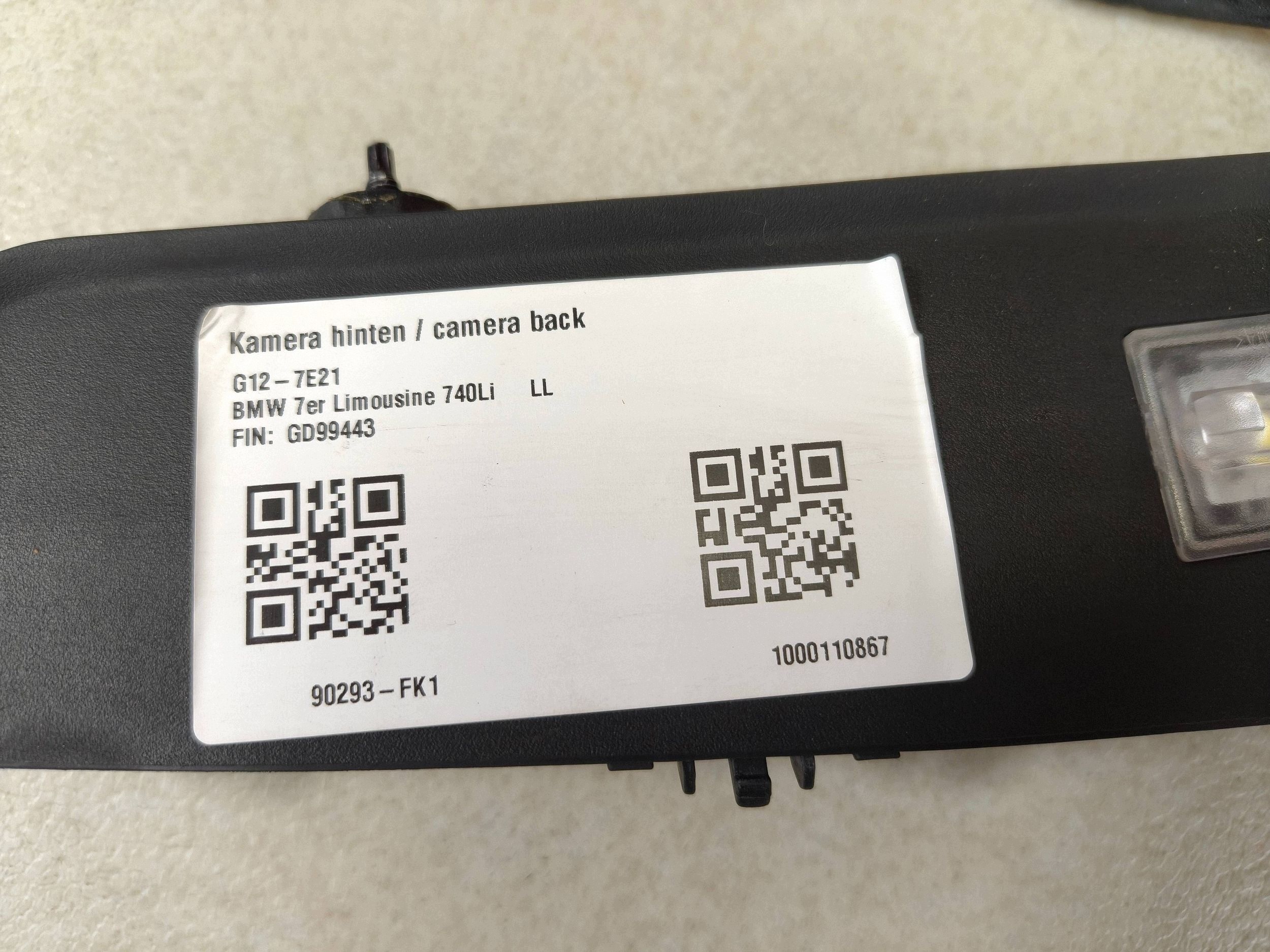 BMW OEM 7357105 Takakilven Valaistuslista