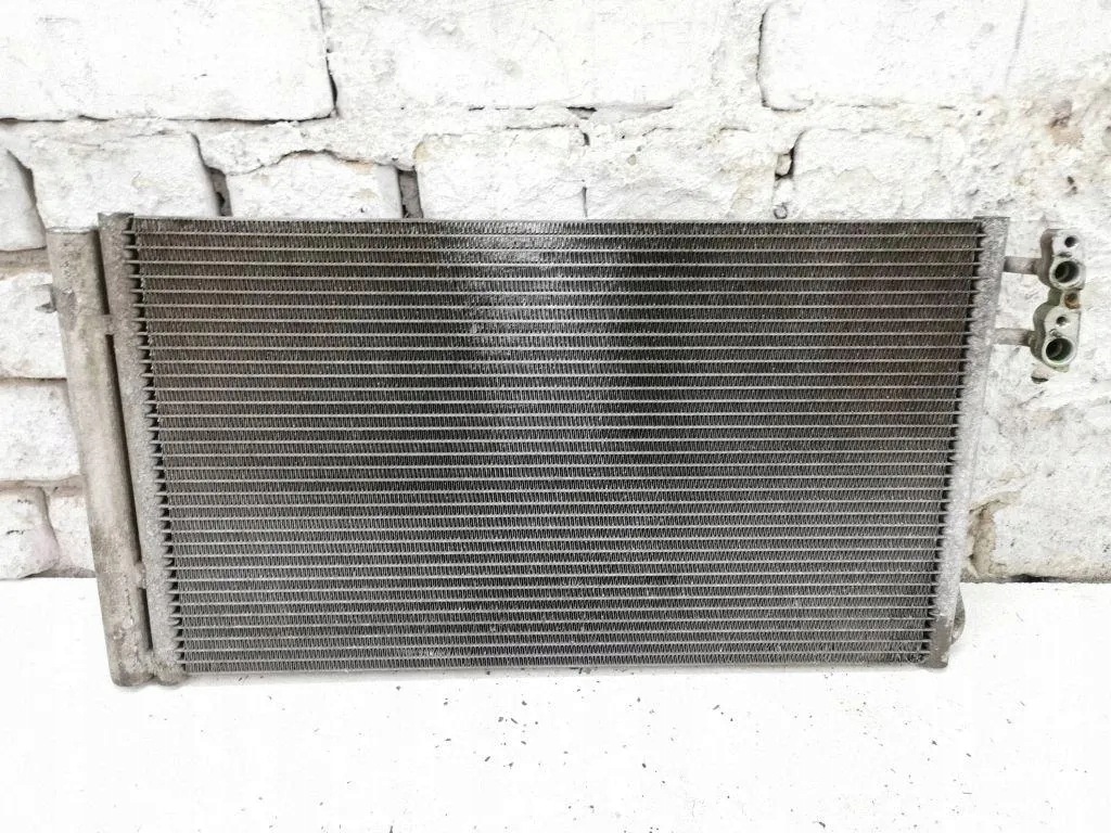 BMW 3 E90 E91 2006 Kylmäainekondensaattori / AC-radiatori OEM 6930039