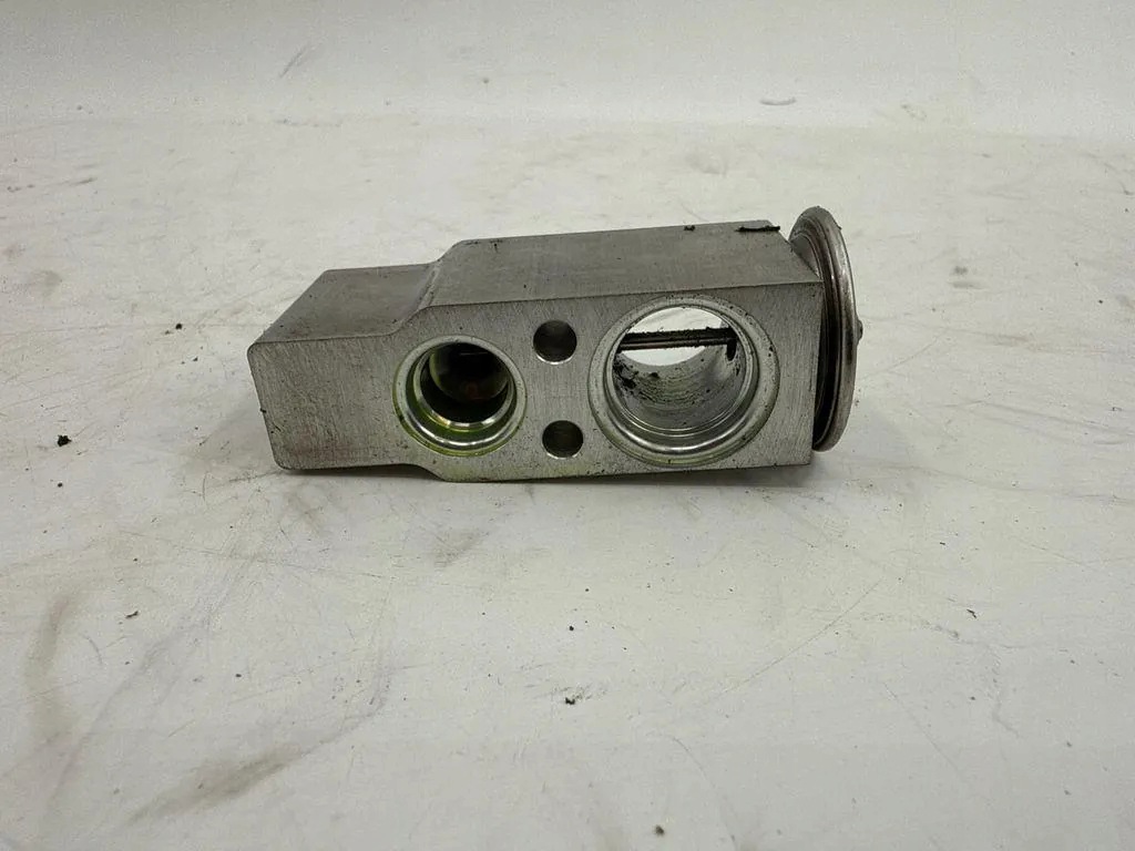 Détendeur A/C Volvo OEM ZVS0550B01 image 4