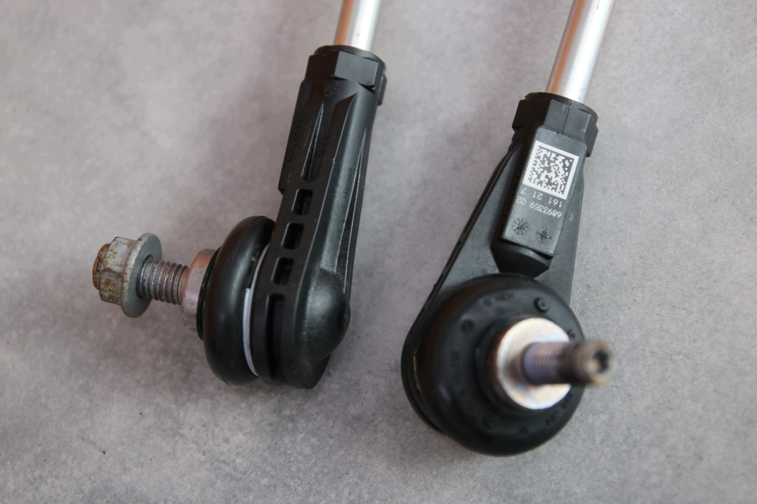 OEM 6893359 Front Left Stabilizer Link with Bolts image 5
