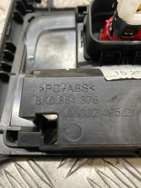 Cenicero Audi A5 OEM 8K0864376 - Estado usado image 6