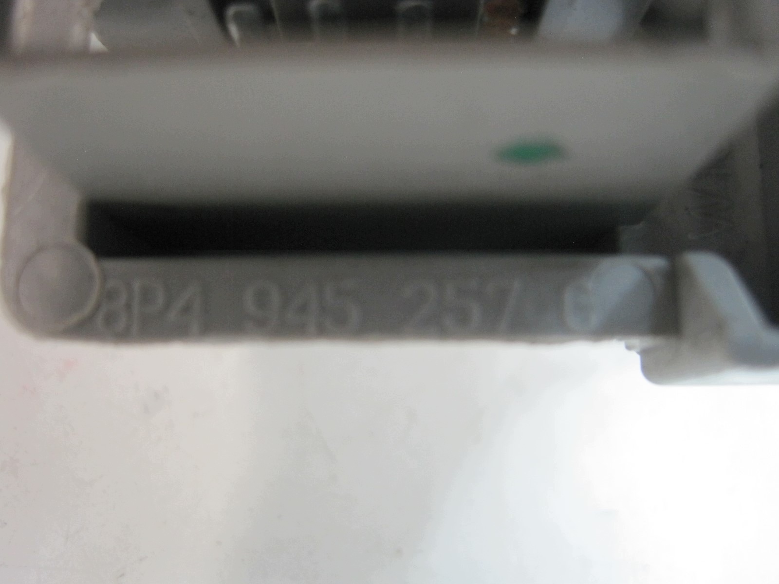Conector de luz trasera Audi A3 Sportback OEM 8P4945257C image 5