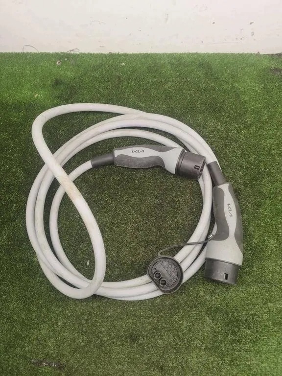 Kia Latauskaapeli OEM 5062062893 - Käytetty