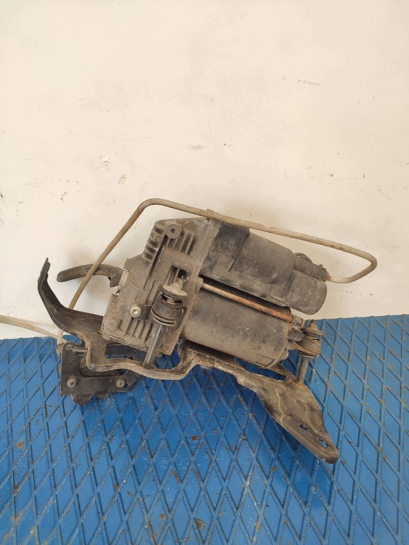 Mercedes-Benz ML W164 Hinterachsluftfederung Kompressor OEM A2513200704 image 2