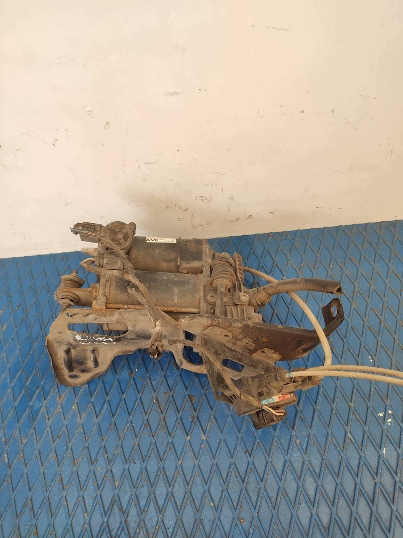 Mercedes-Benz ML W164 Hinterachsluftfederung Kompressor OEM A2513200704 image 3